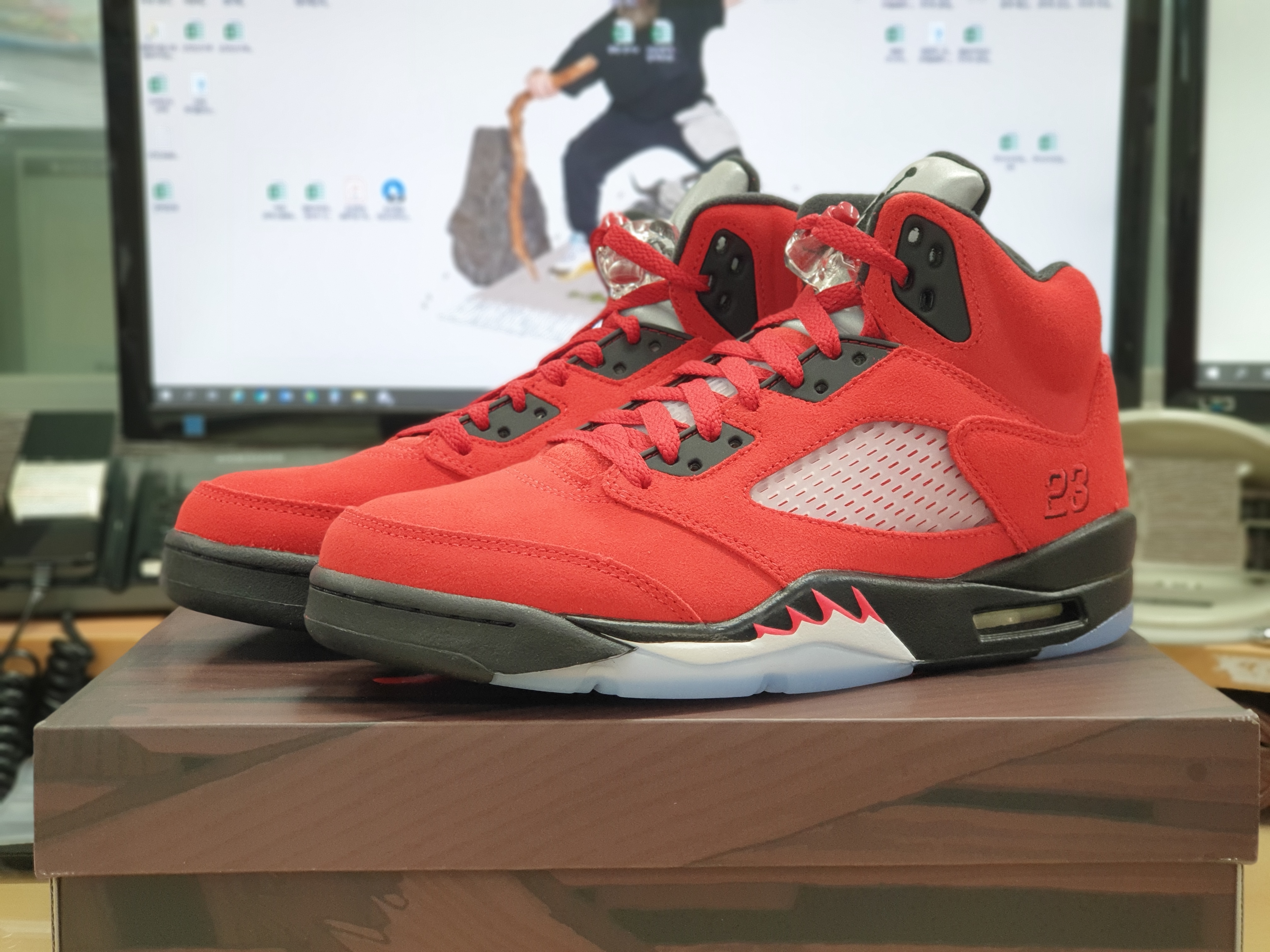 Jordan 5 Retro Toro Bravo 착용 스타일