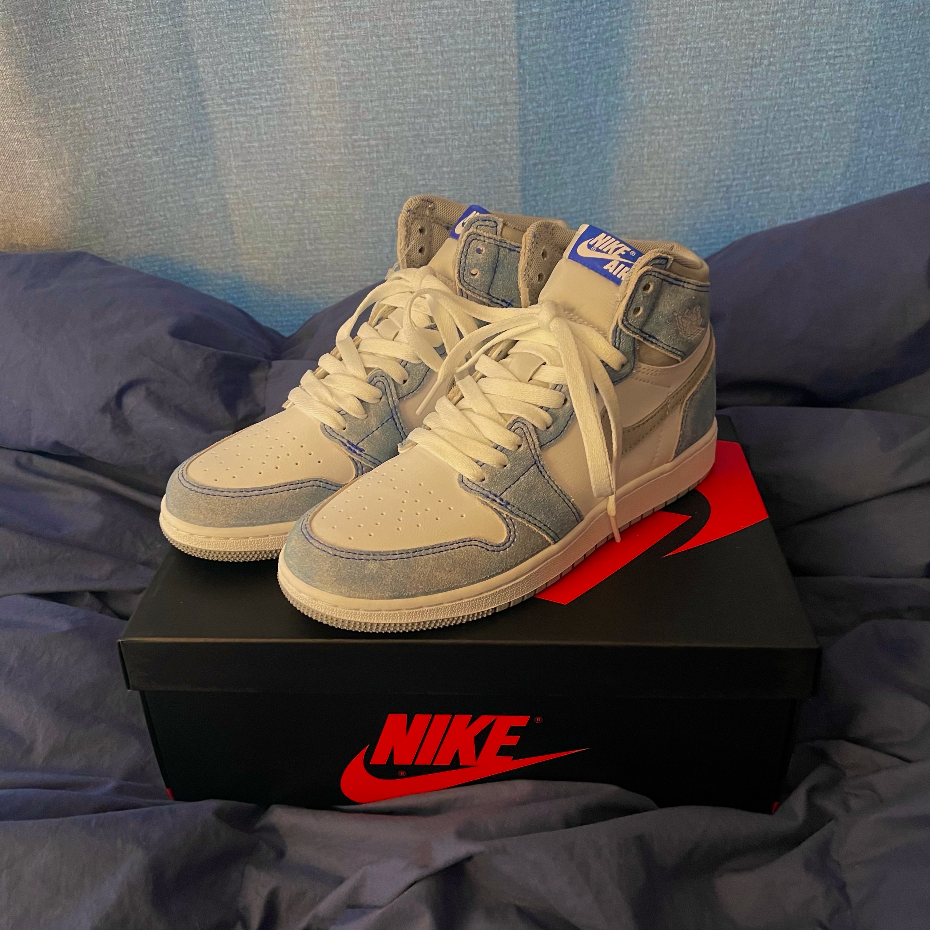 Jordan 1 Retro High OG Hyper Royal, (GS) Jordan 1 Retro High OG Hyper Royal 착용 스타일 - 2