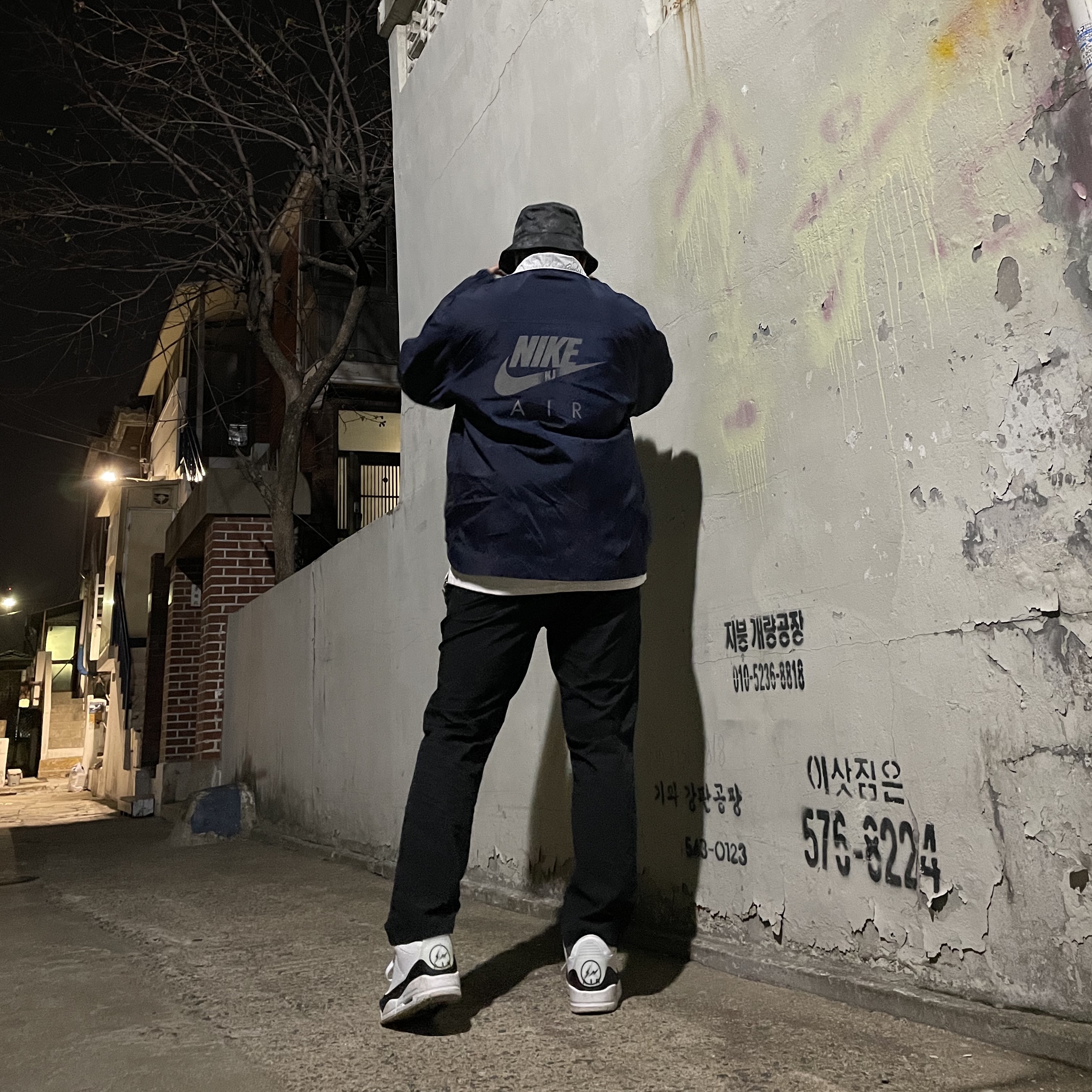 Nike x Kim Jones Reversible Wind Breaker Navy - US/EU, Jordan 3 x Fragment Retro SP White Black 착용 스타일 - 3