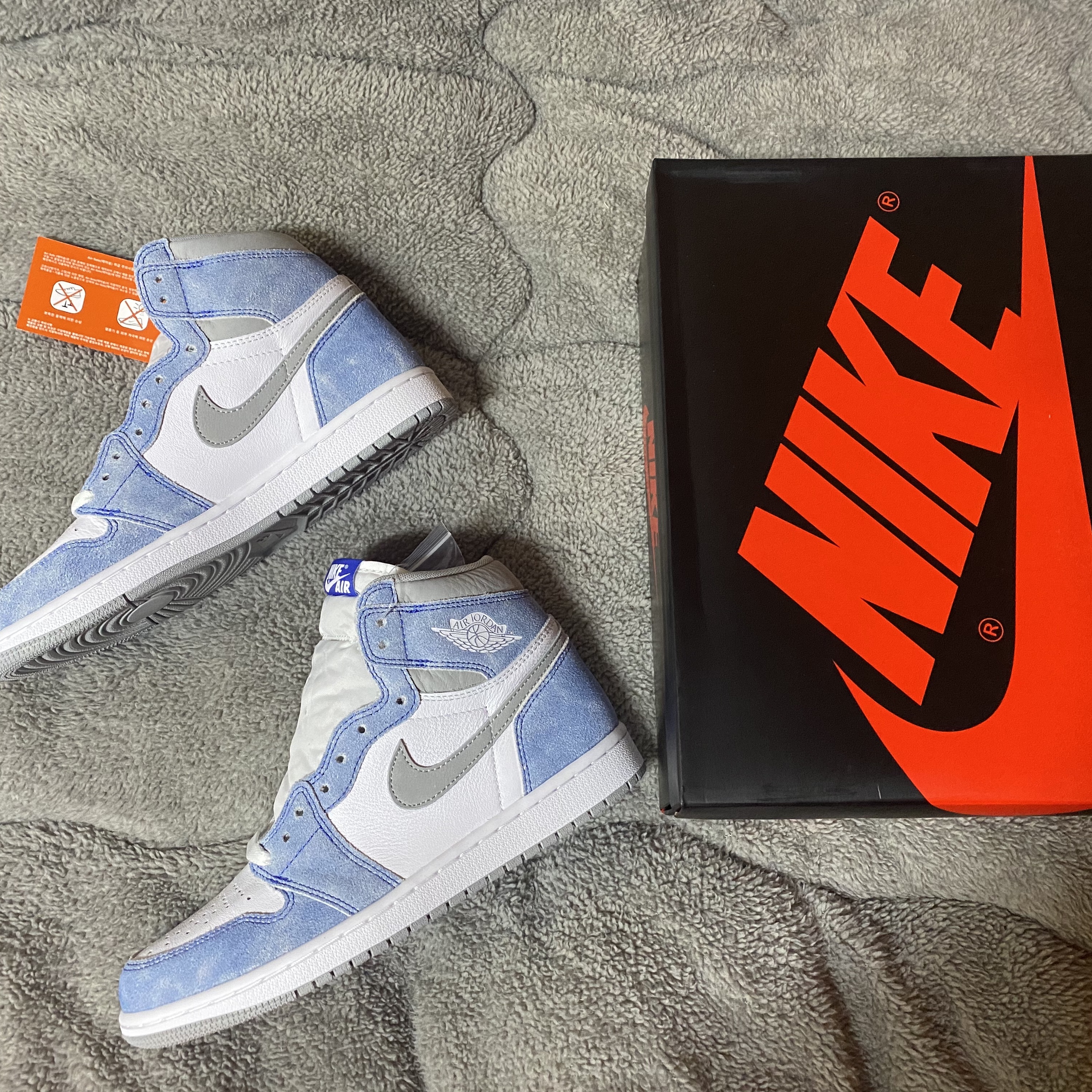 Jordan 1 Retro High OG Hyper Royal 착용 스타일