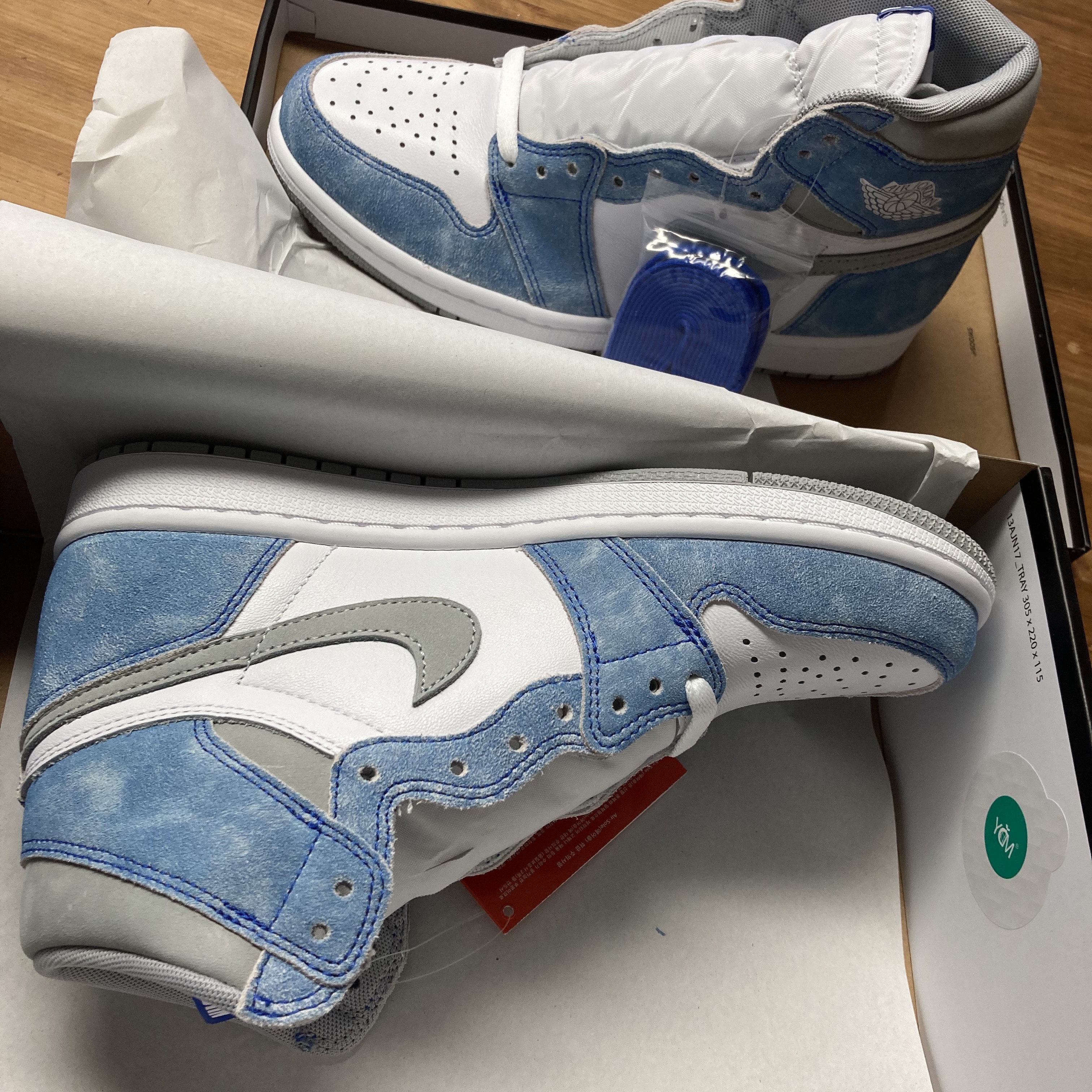 Jordan 1 Retro High OG Hyper Royal 착용 스타일 - 2