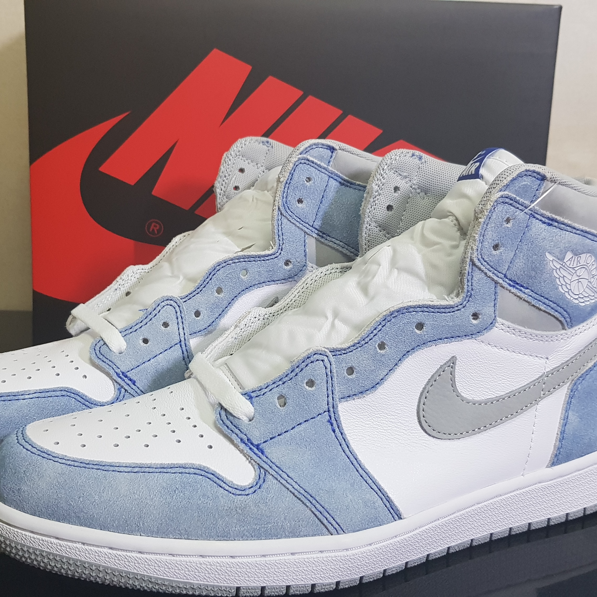 Jordan 1 Retro High OG Hyper Royal 착용 스타일