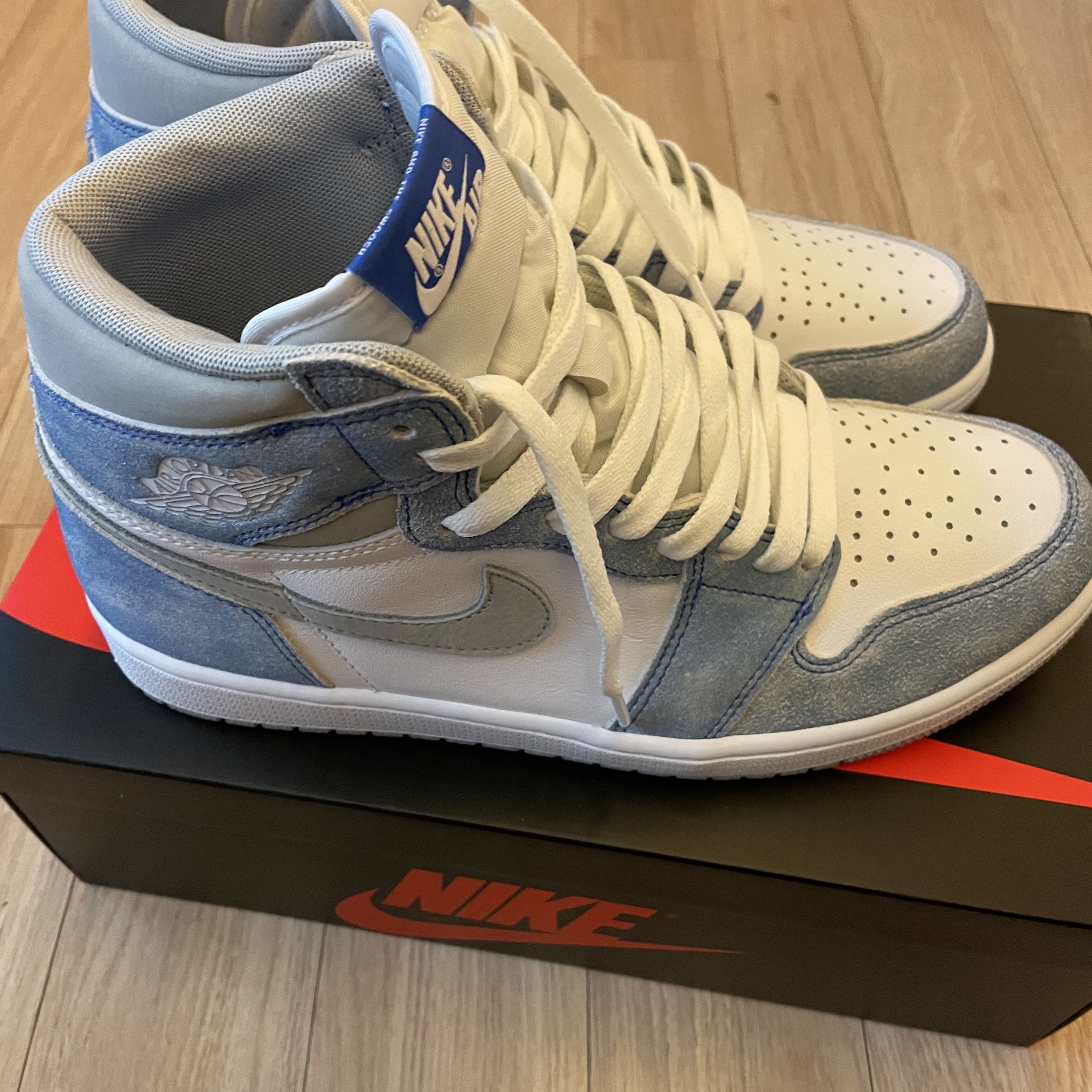 Jordan 1 Retro High OG Hyper Royal 착용 스타일 - 2