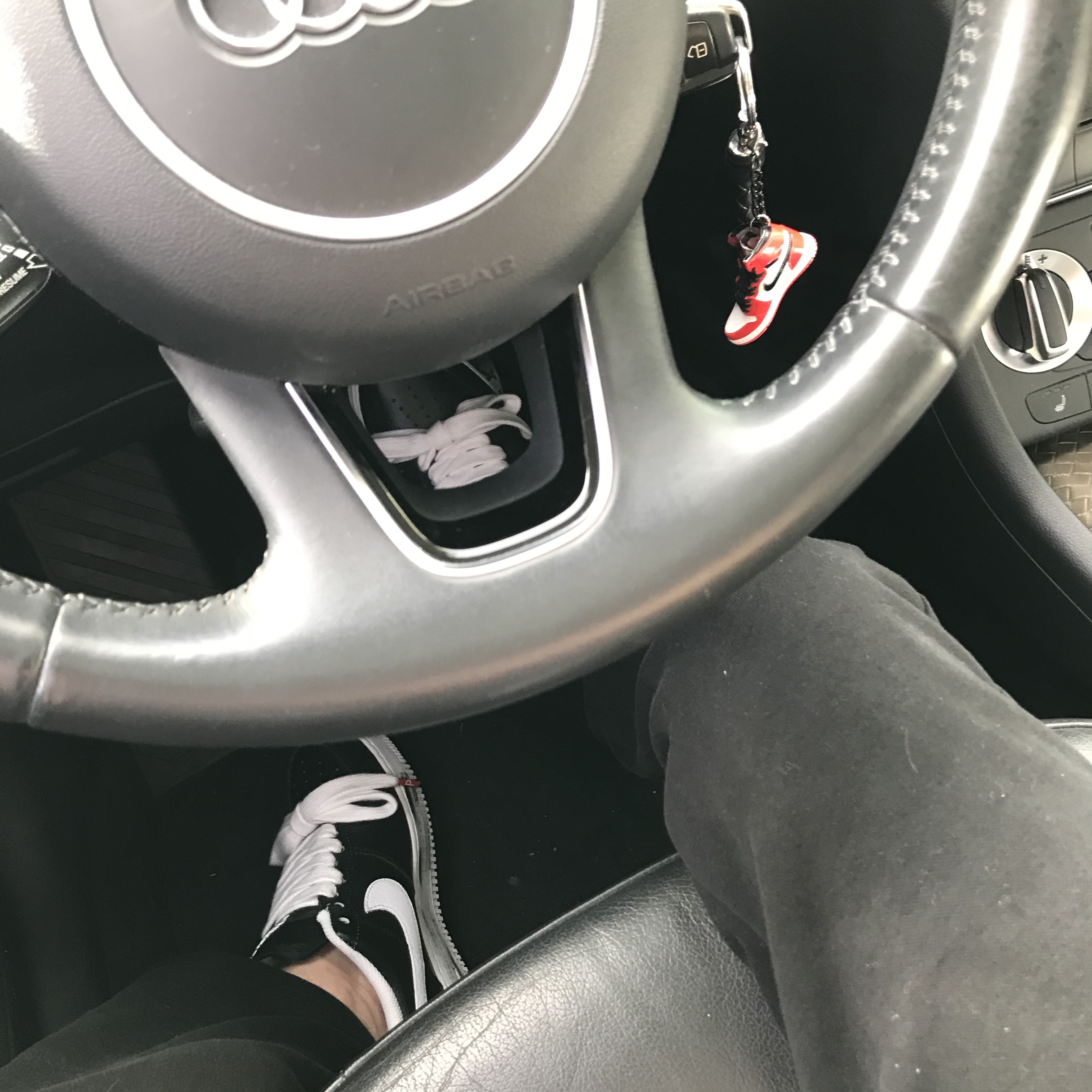 Nike x Peaceminusone Air Force 1 Low Para-Noise, Jordan 1 Retro High OG Chicago 2015 착용 스타일