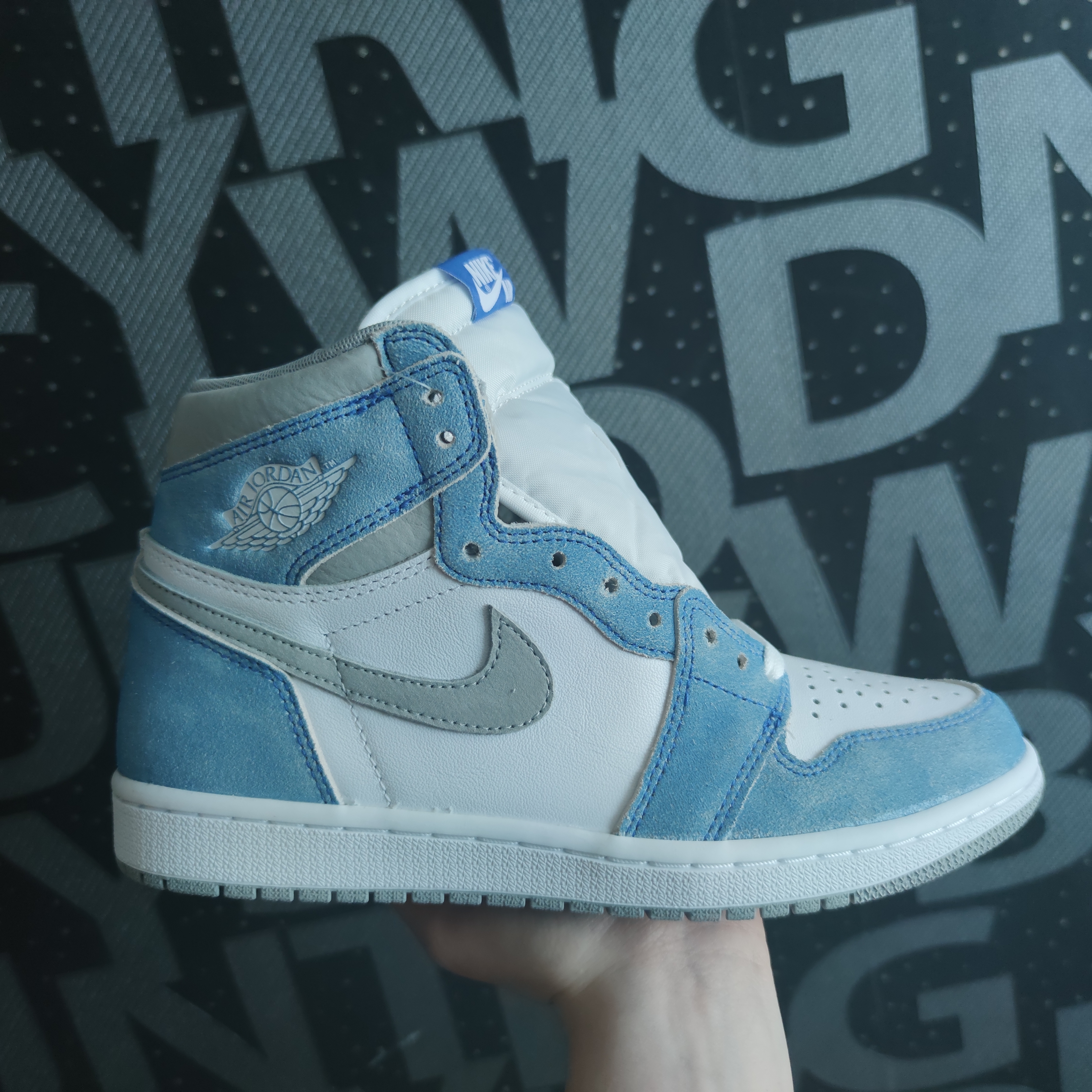 Jordan 1 Retro High OG Hyper Royal 착용 스타일 - 1