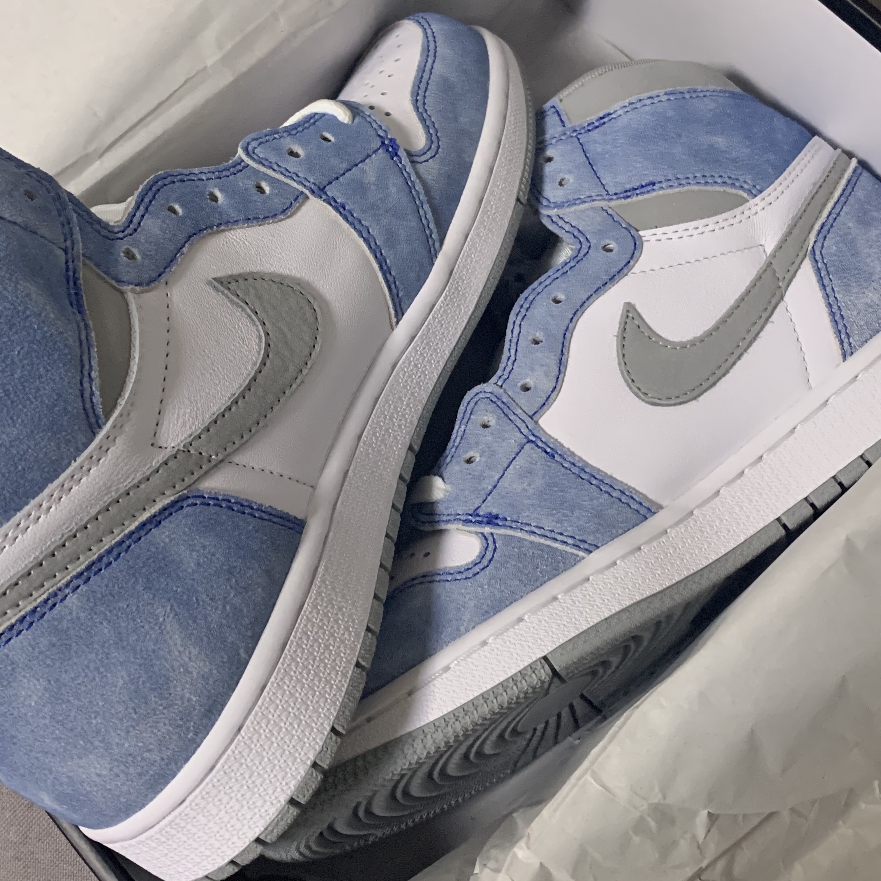 Jordan 1 Retro High OG Hyper Royal 착용 스타일