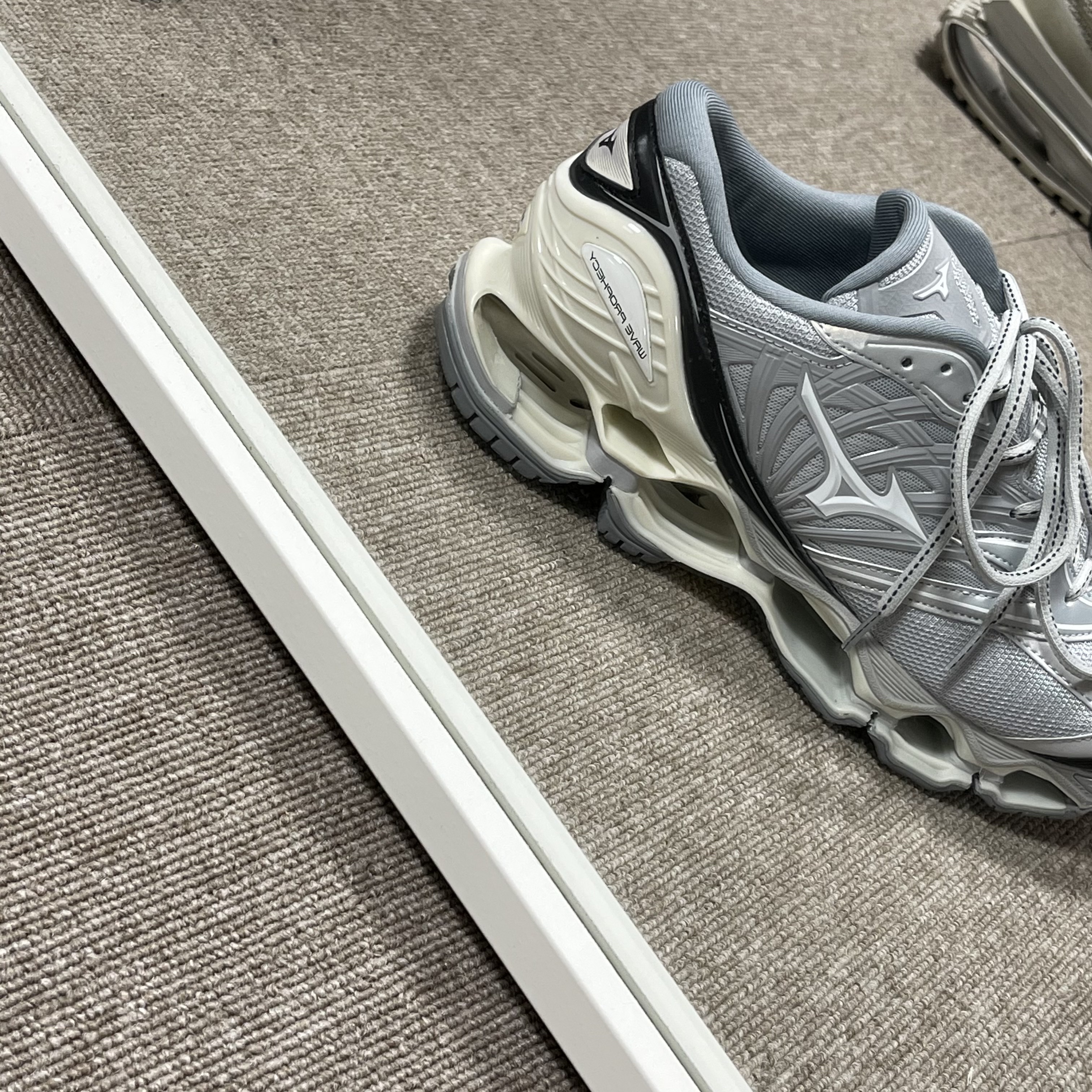 Nike x Matthew M Williams Zoom 004 Stone 착용 스타일 - 4