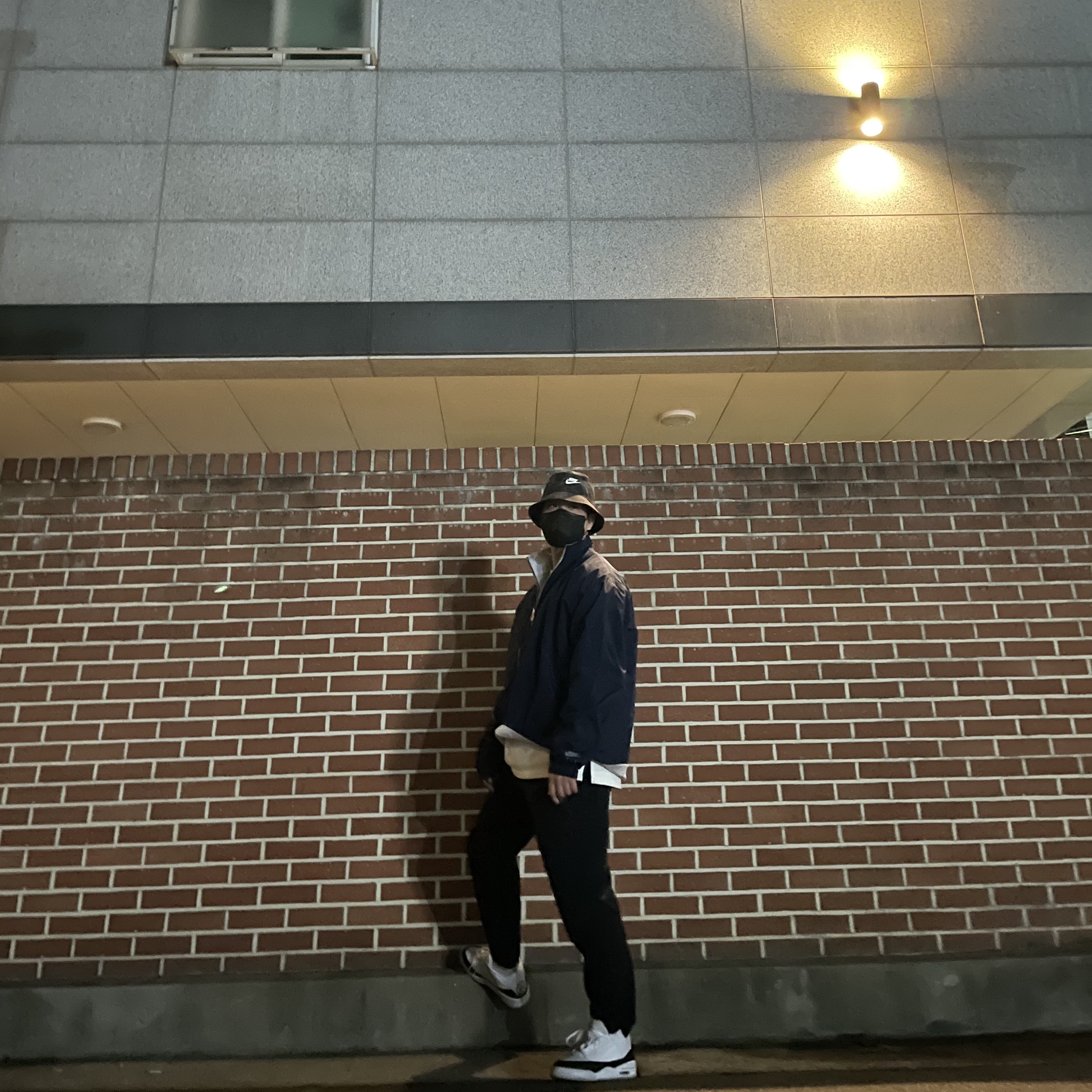 Nike x Kim Jones Reversible Wind Breaker Navy - US/EU, Jordan 3 x Fragment Retro SP White Black 착용 스타일 - 1