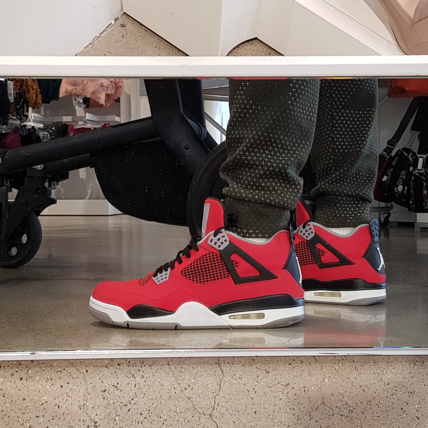 Jordan 4 Retro Toro Bravo 착용 스타일