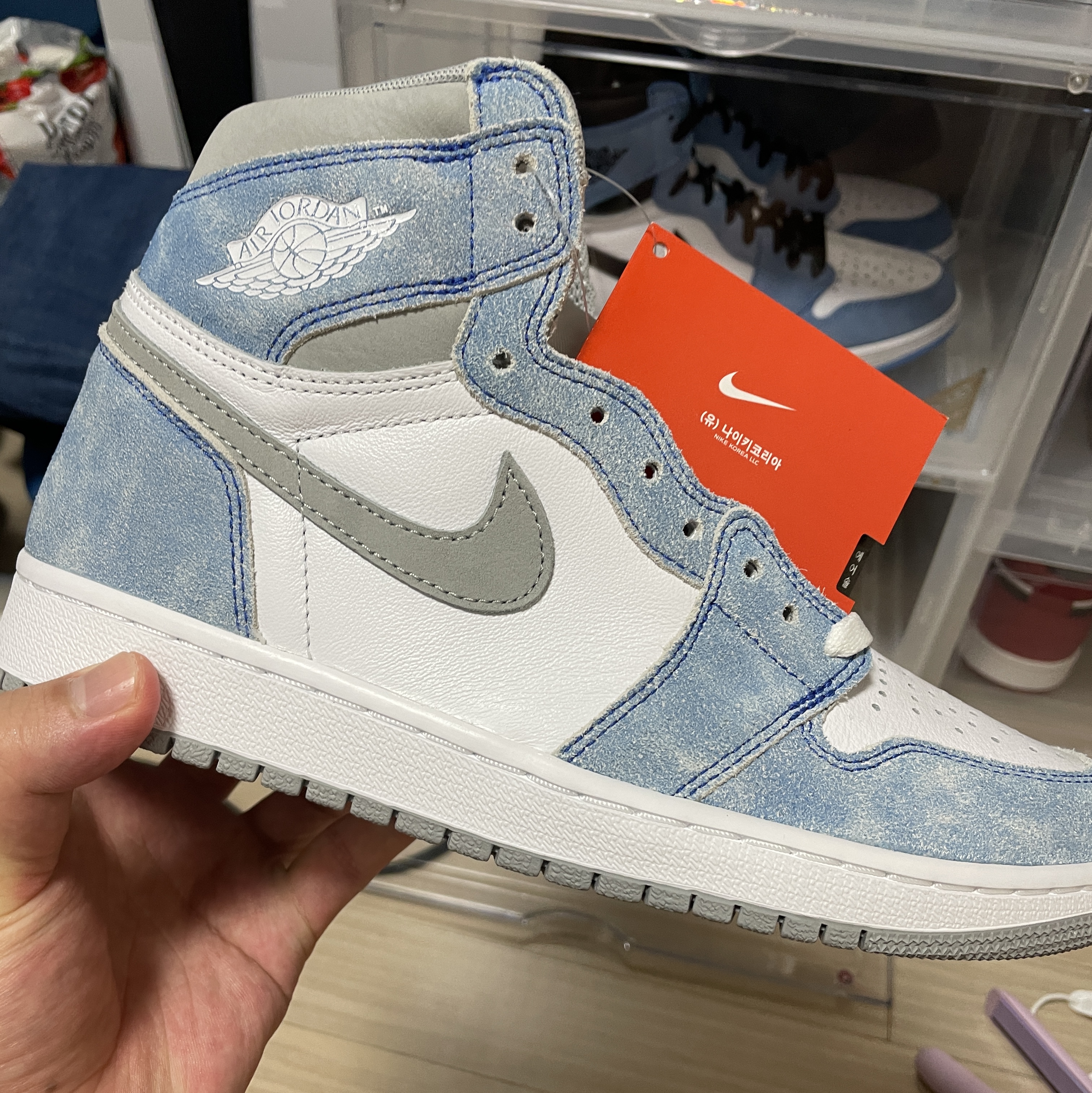Jordan 1 Retro High OG Hyper Royal 착용 스타일 - 2