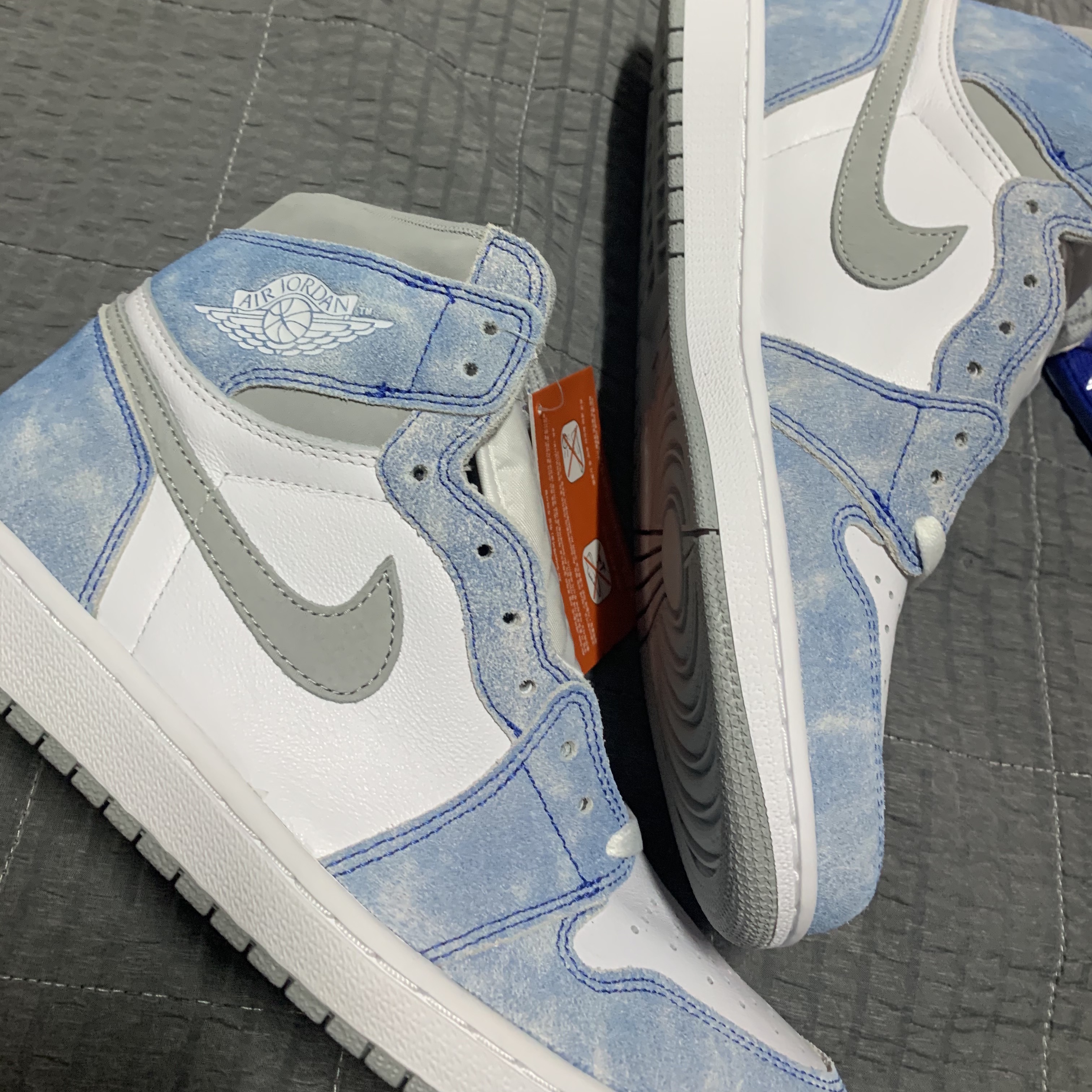 Jordan 1 Retro High OG Hyper Royal 착용 스타일