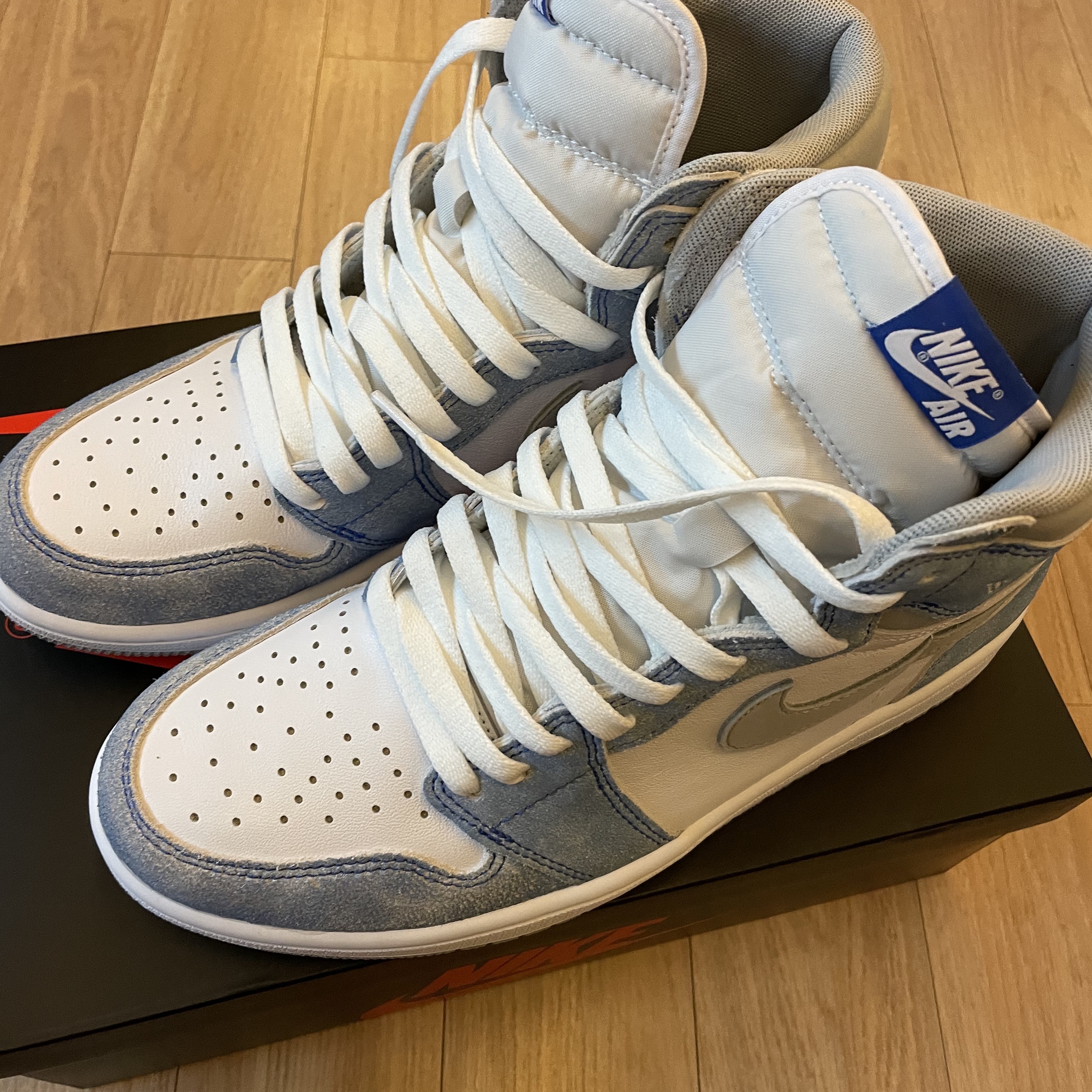 Jordan 1 Retro High OG Hyper Royal 착용 스타일 - 3