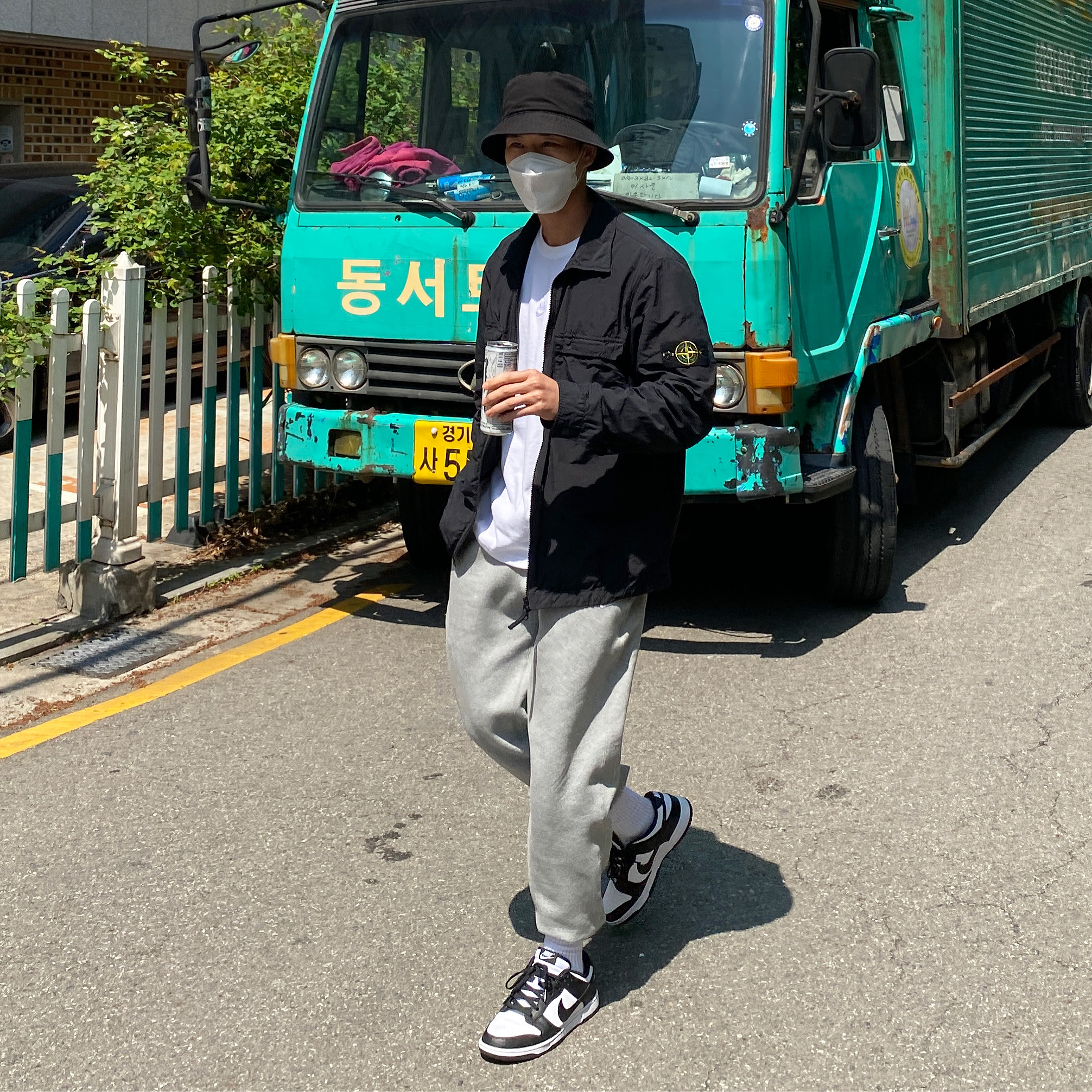 Nike Dunk Low Retro Black, Nike NRG Solo Swoosh Fleece Pants Dark Grey Heather - Asia 착용 스타일