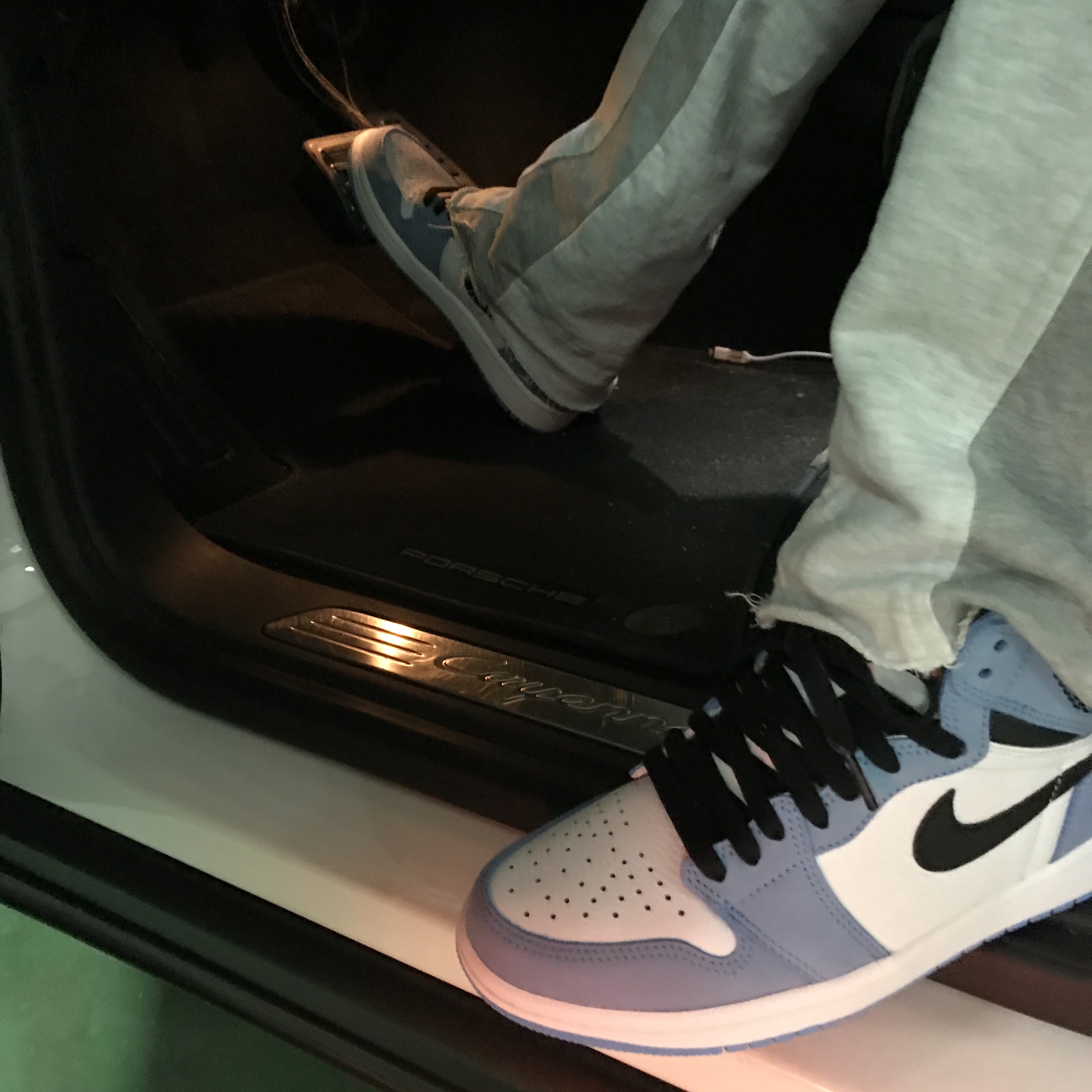 Jordan 1 Retro High OG University Blue 착용 스타일