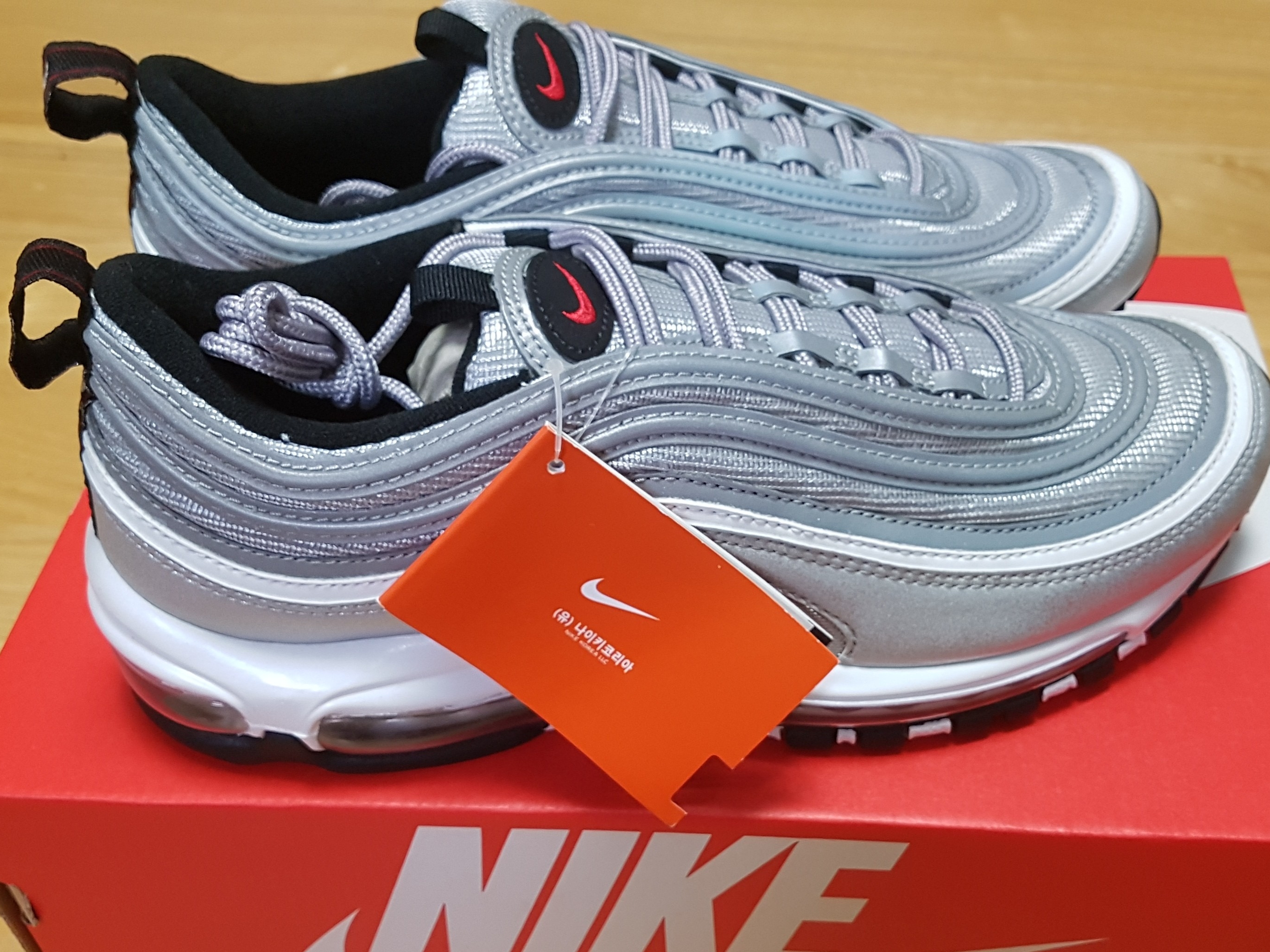 Nike Air Max 97 G Silver Bullet, Nike Air Max 97 QS Metallic Gold 2018 착용 스타일 - 3
