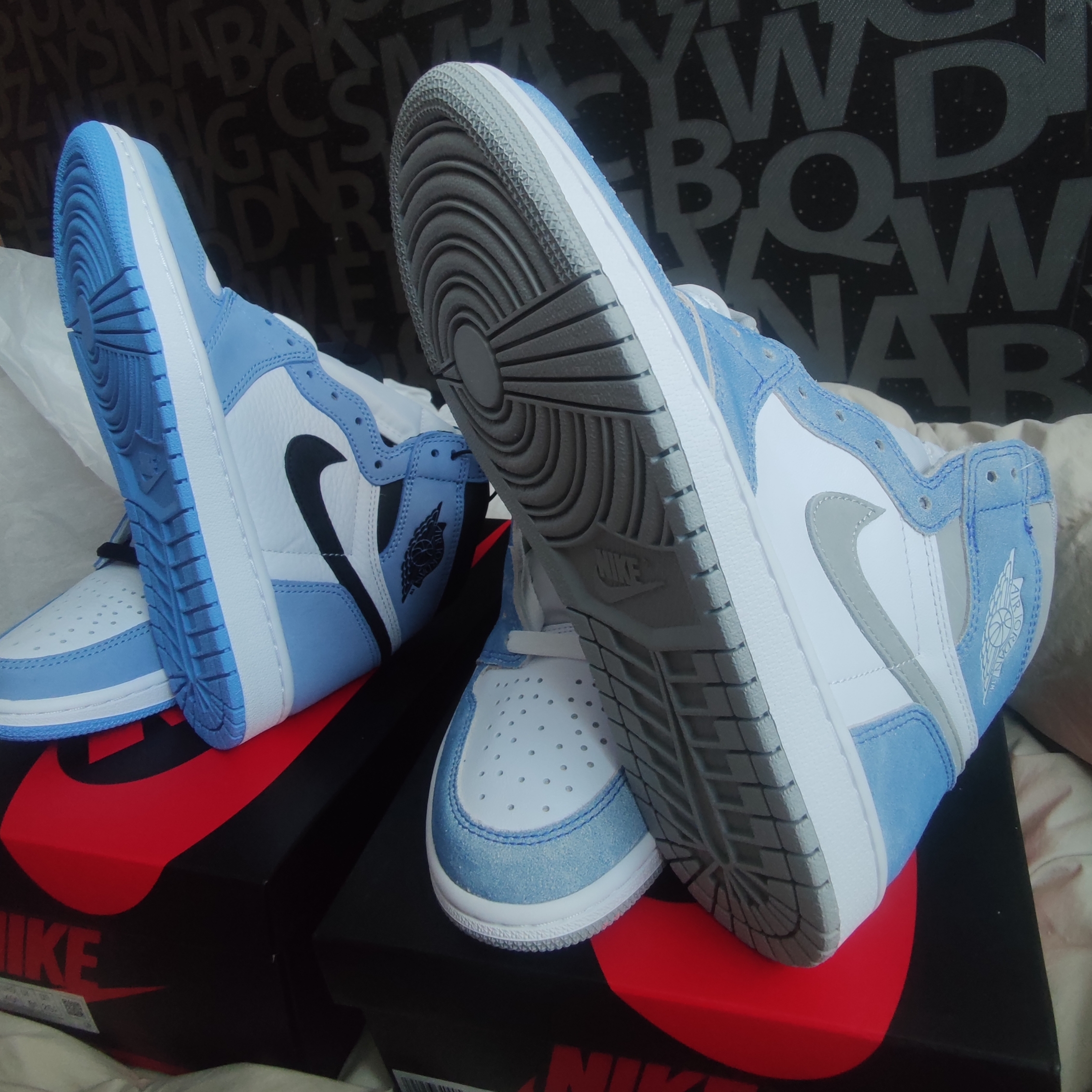 Jordan 1 Retro High OG Hyper Royal, Jordan 1 Retro High OG University Blue 착용 스타일 - 3