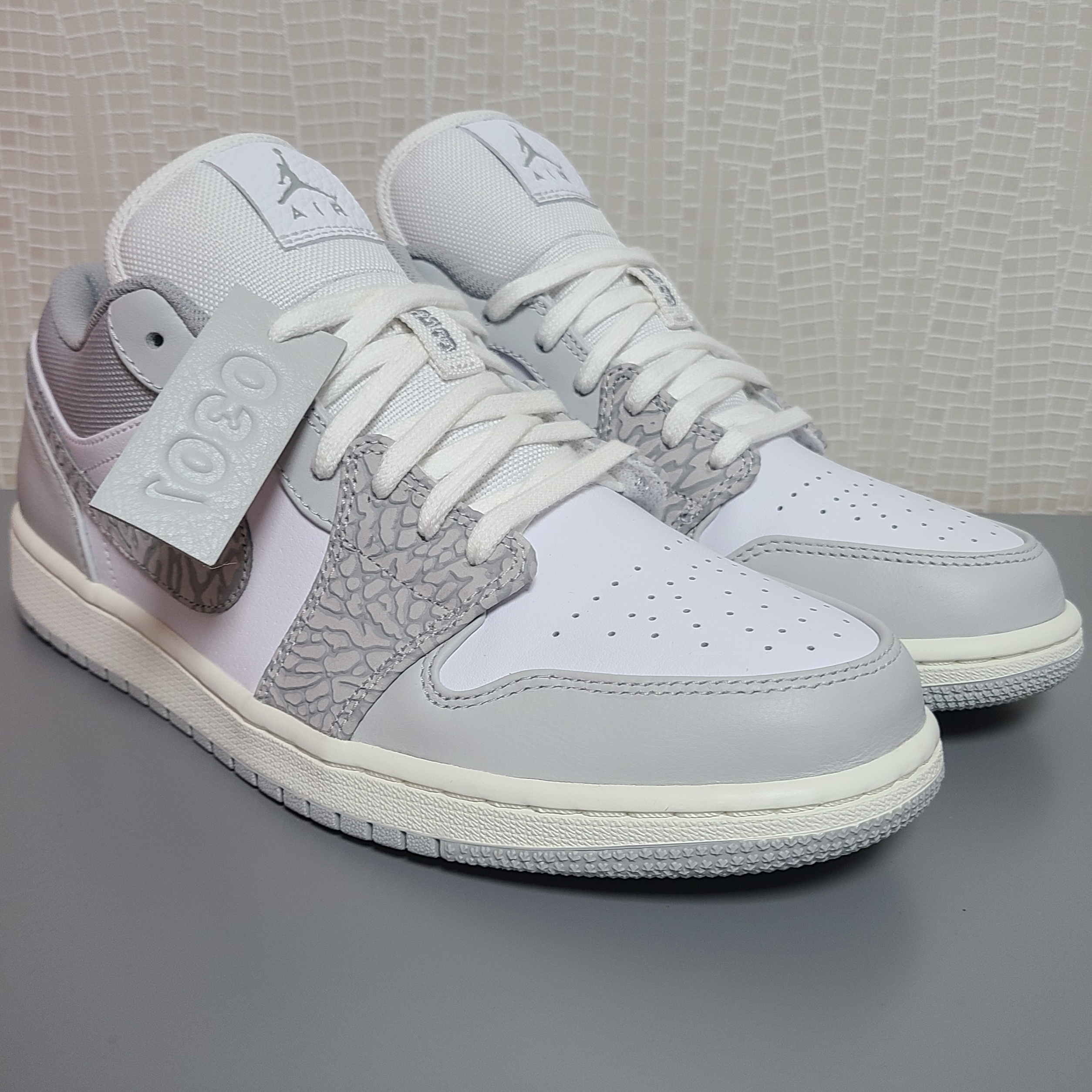Jordan 1 Low PRM Elephant Print 착용 스타일