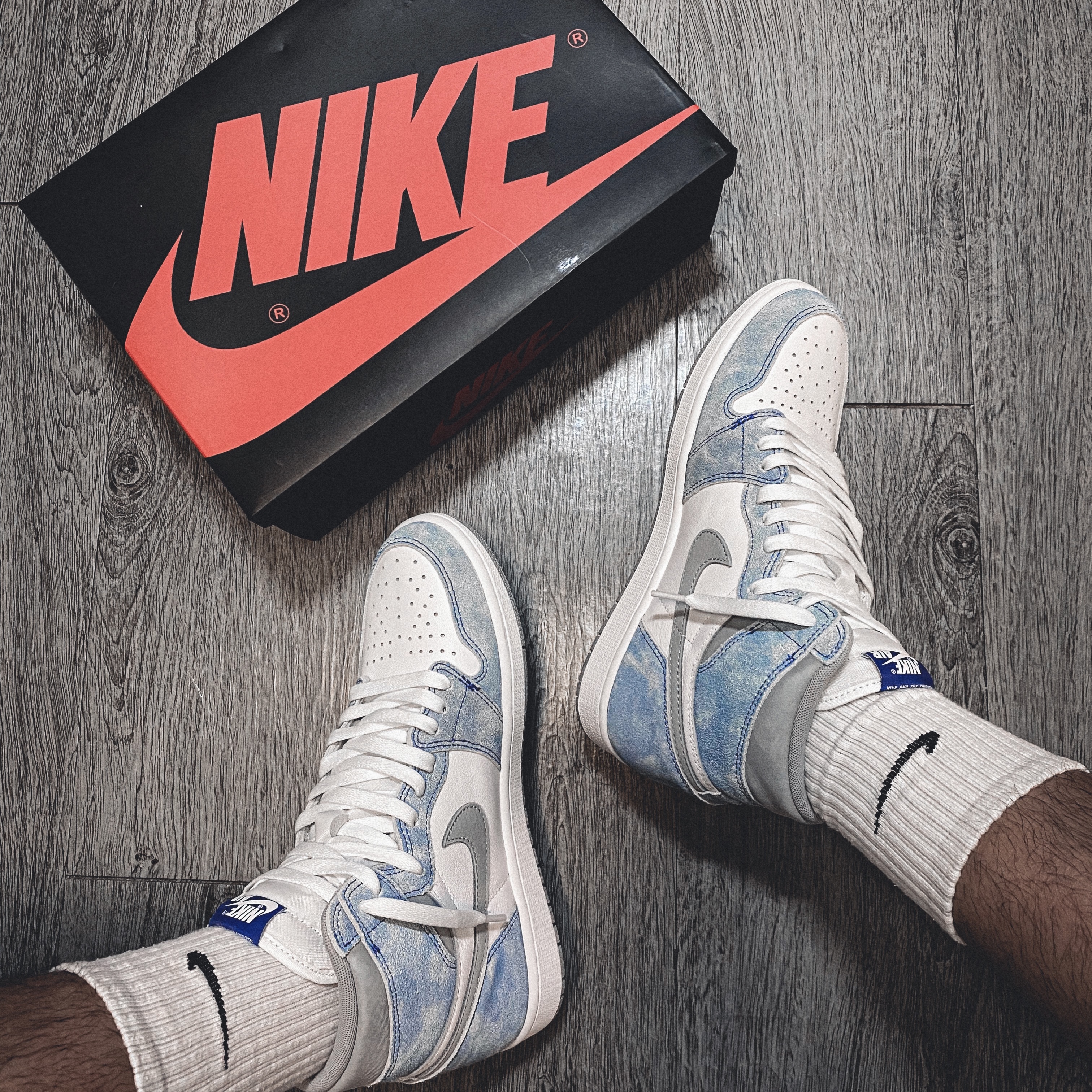 Jordan 1 Retro High OG Hyper Royal, Jordan 1 Low Triple White Tumbled Leather 2020 착용 스타일 - 2