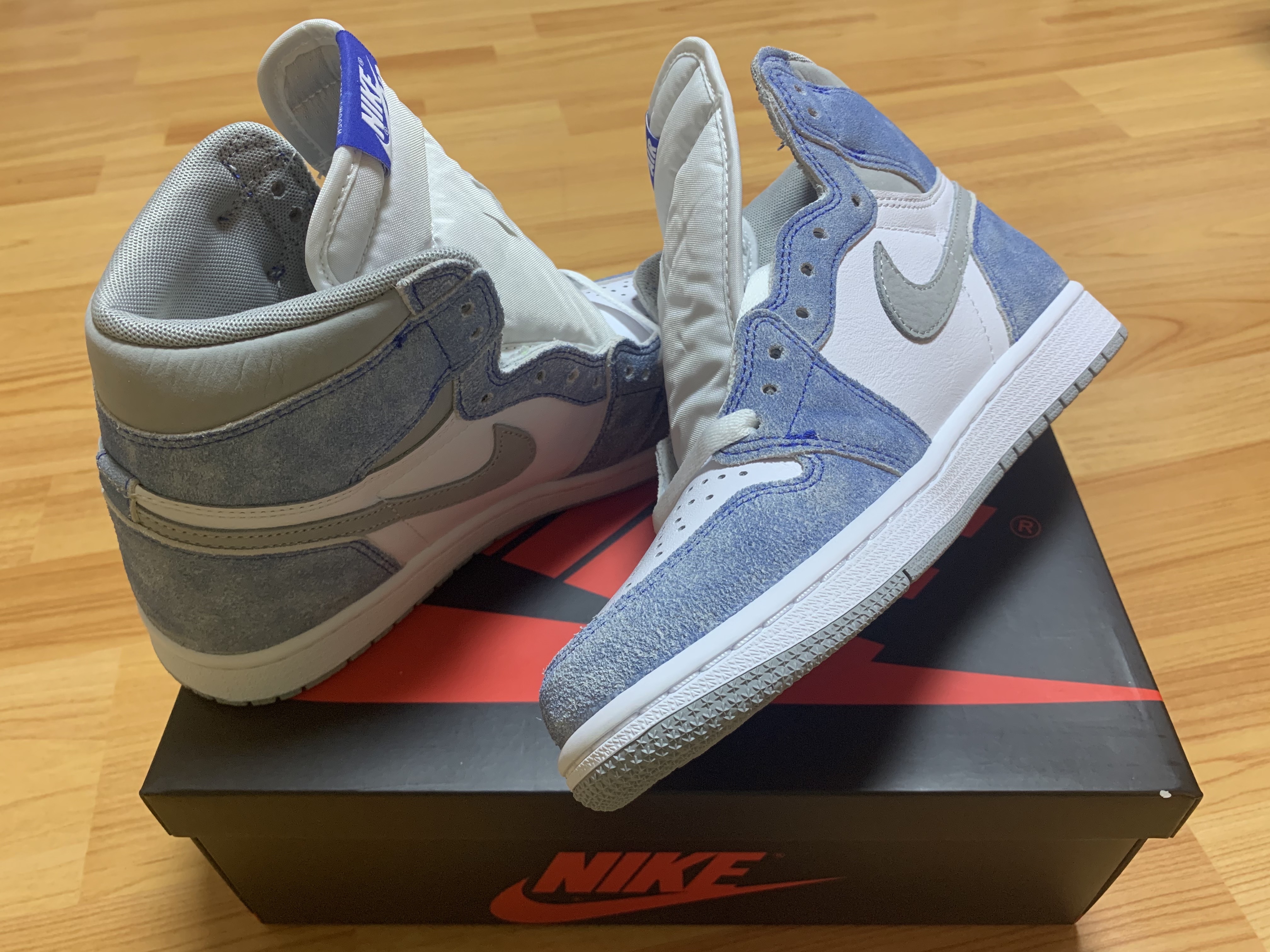 Jordan 1 Retro High OG Hyper Royal 착용 스타일 - 2