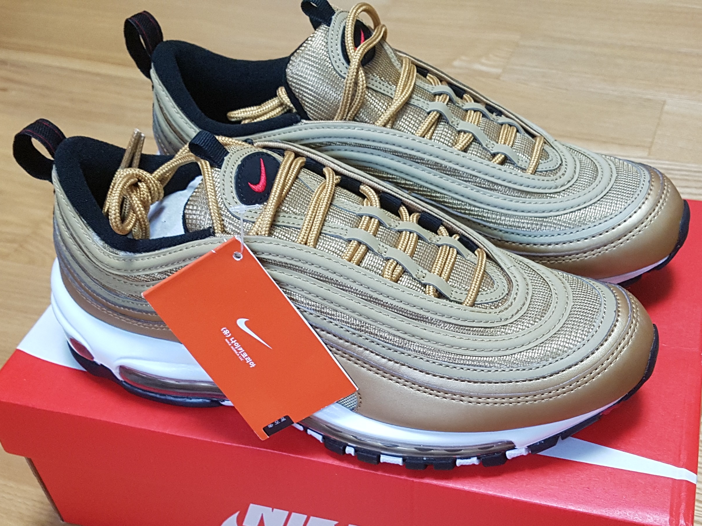 Nike Air Max 97 G Silver Bullet, Nike Air Max 97 QS Metallic Gold 2018 착용 스타일 - 2
