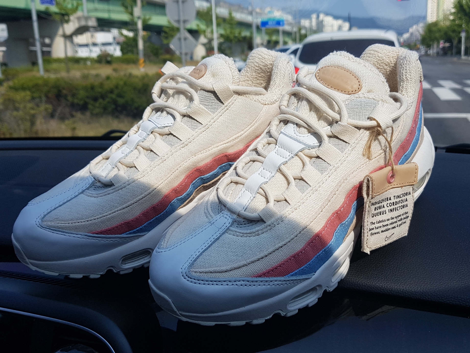 (W) Nike Air Max 95 Plant Color Collection Crimson Tint 착용 스타일 - 2