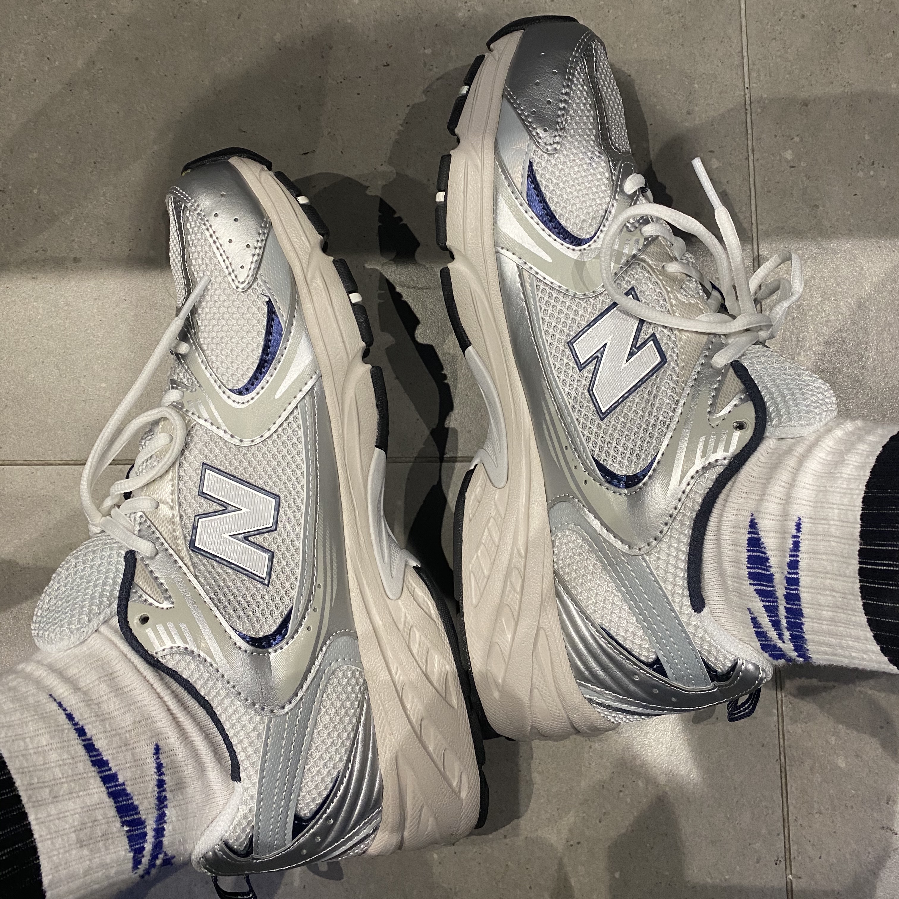 New Balance 530 Steel Grey 착용 스타일