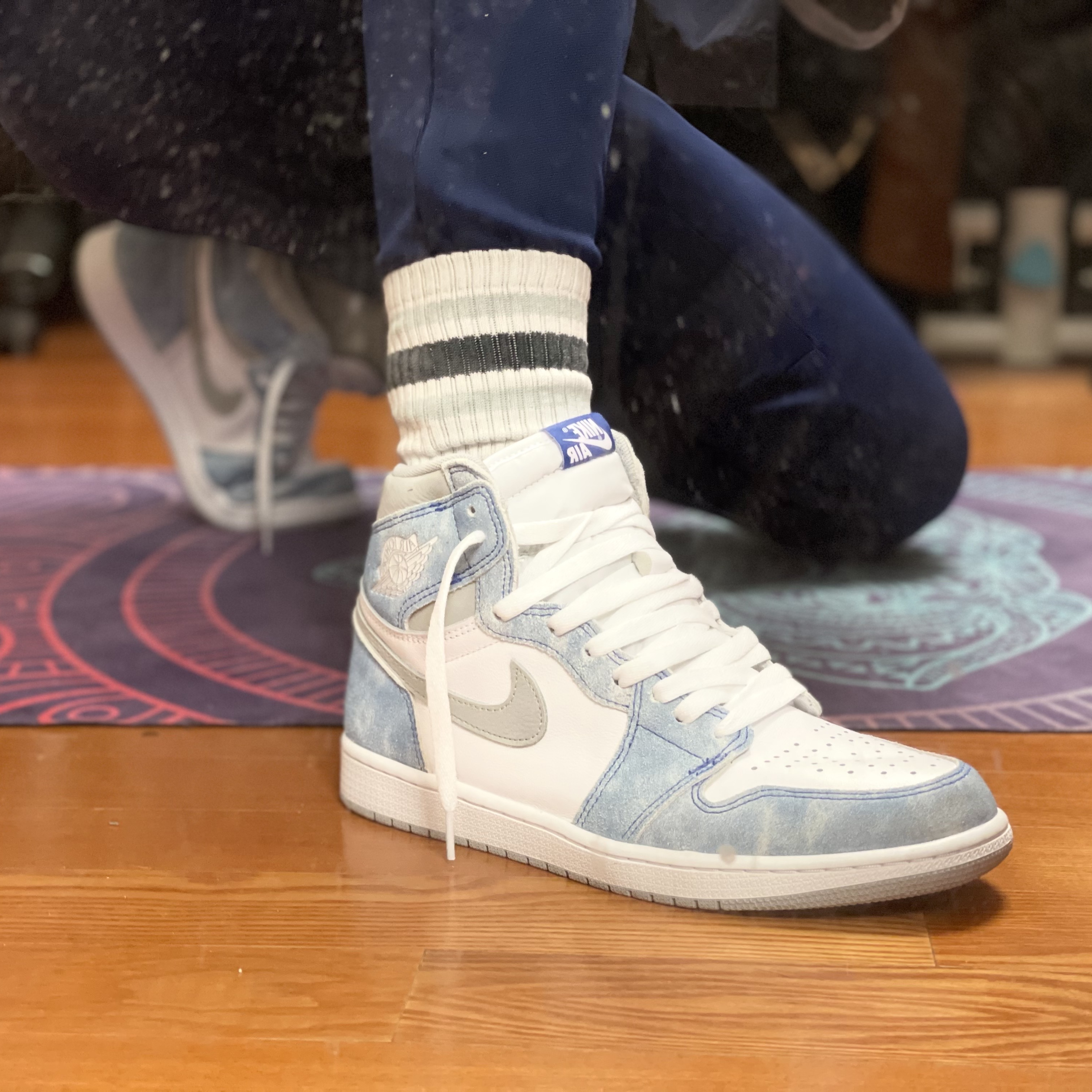 Jordan 1 Retro High OG Hyper Royal 착용 스타일