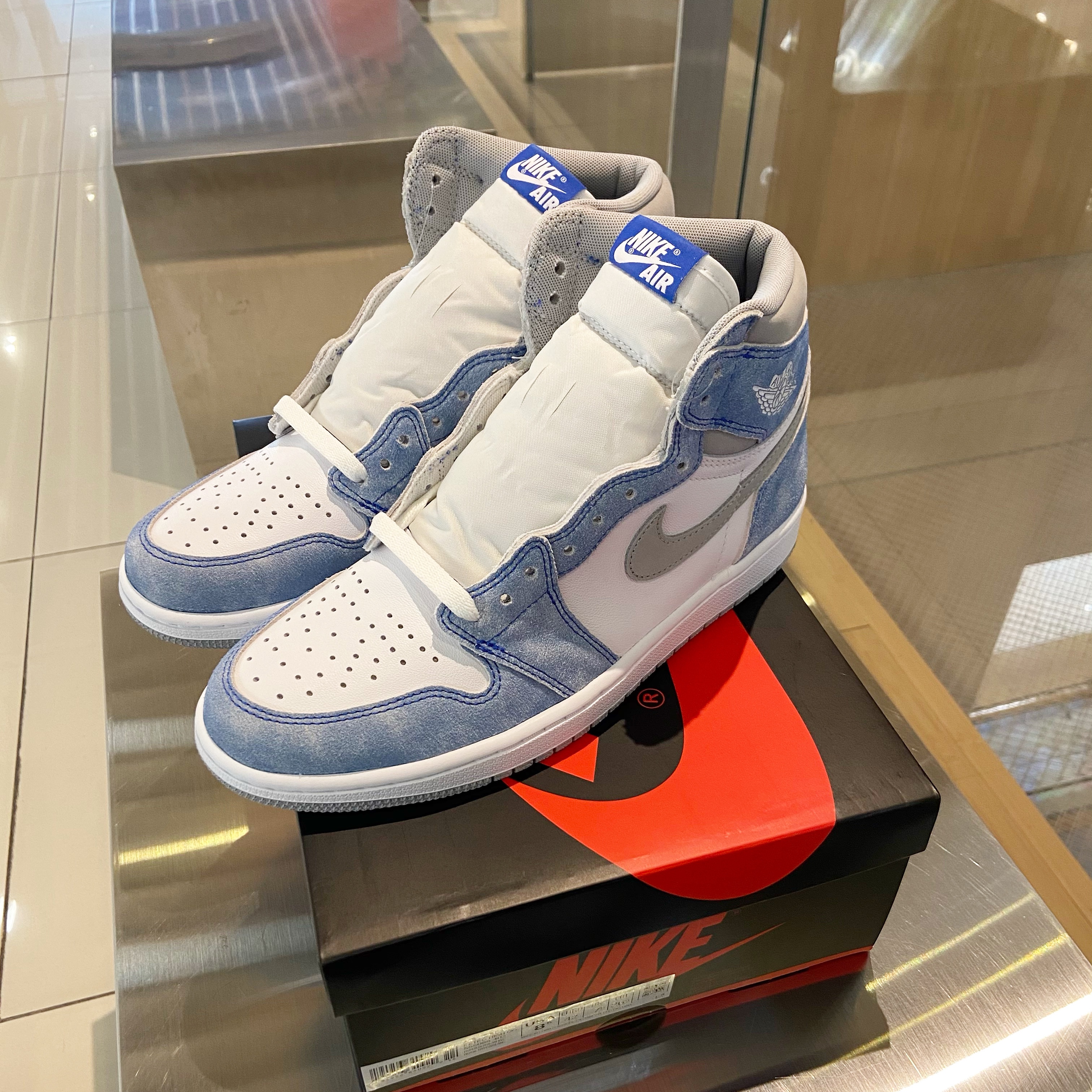 Jordan 1 Retro High OG Hyper Royal 착용 스타일