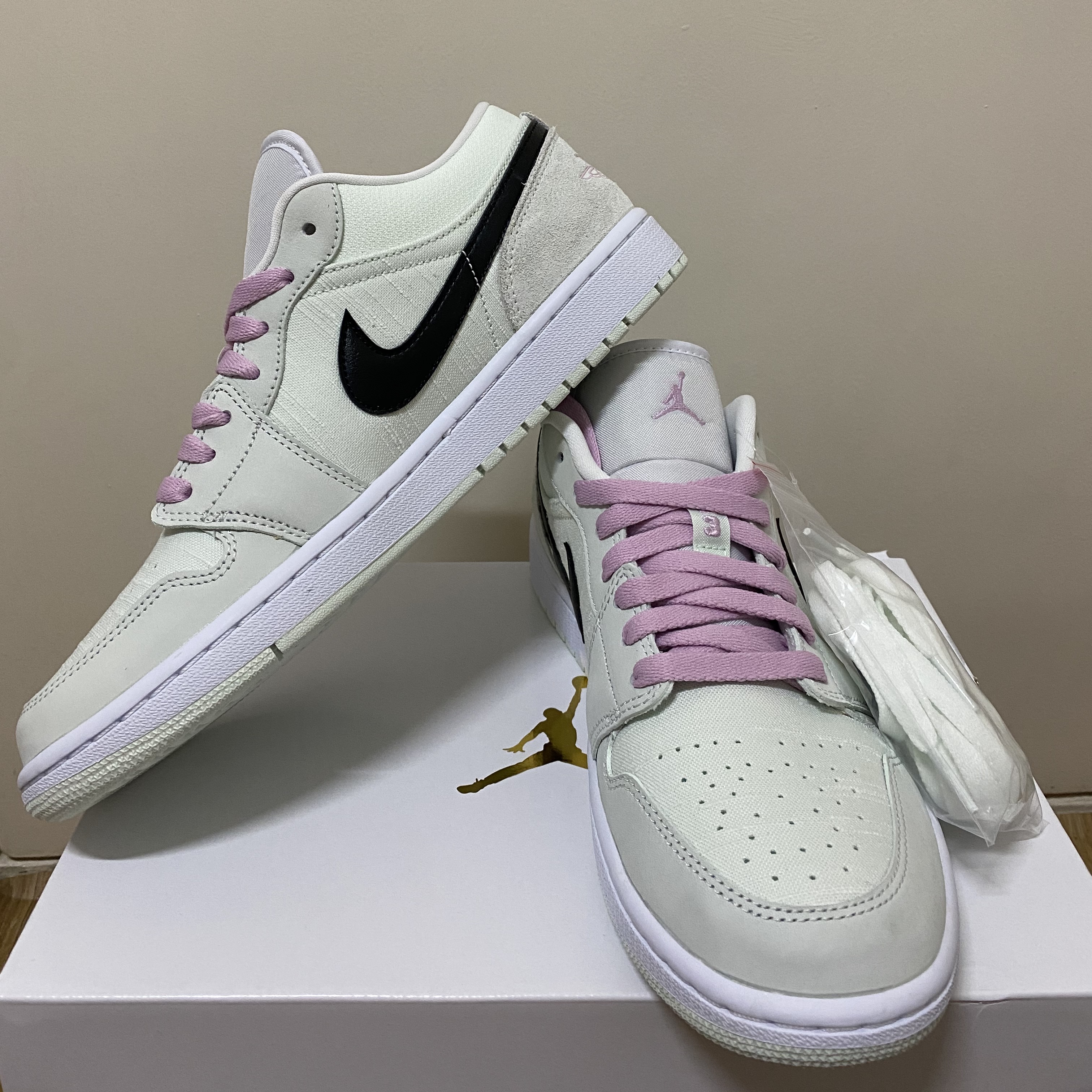 (W) Jordan 1 Low SE Barely Green 착용 스타일