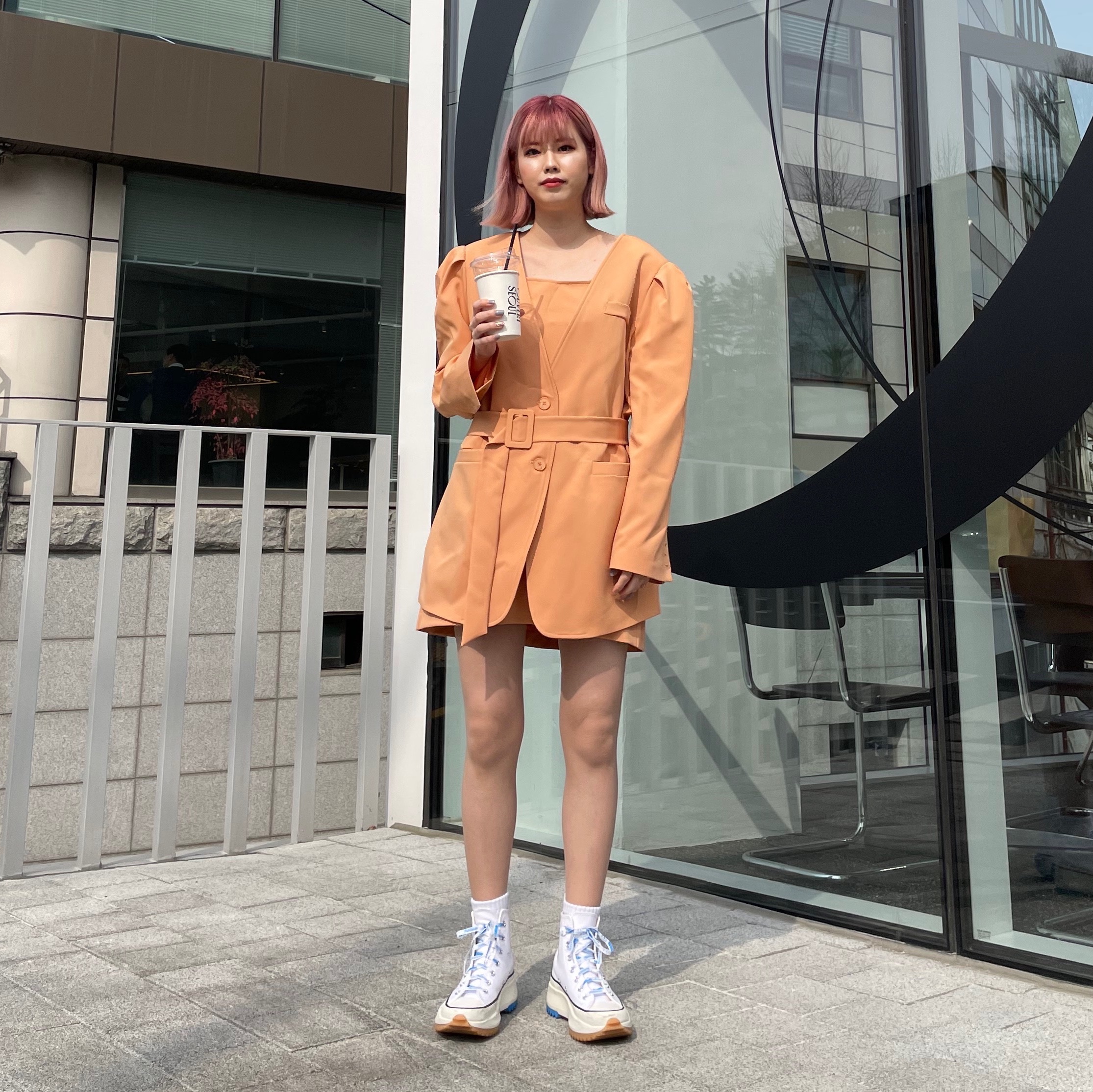 Converse x JW Anderson Run Star Hike Hi White 착용 스타일 - 1