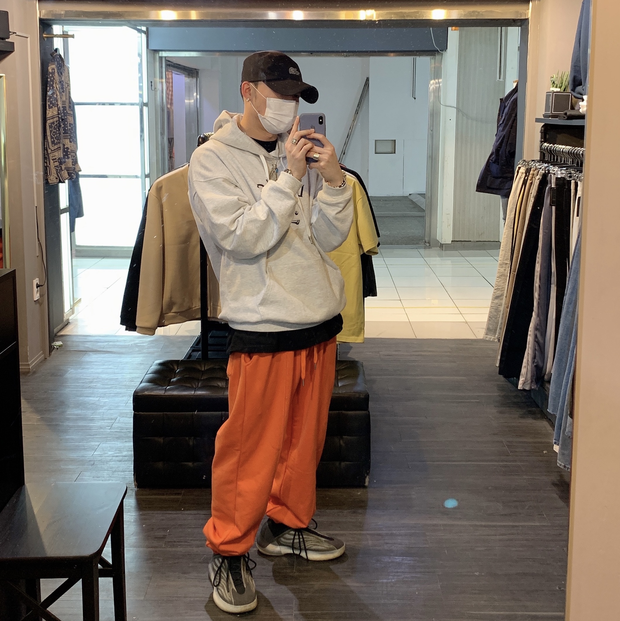 Adidas Yeezy QNTM Barium 착용 스타일