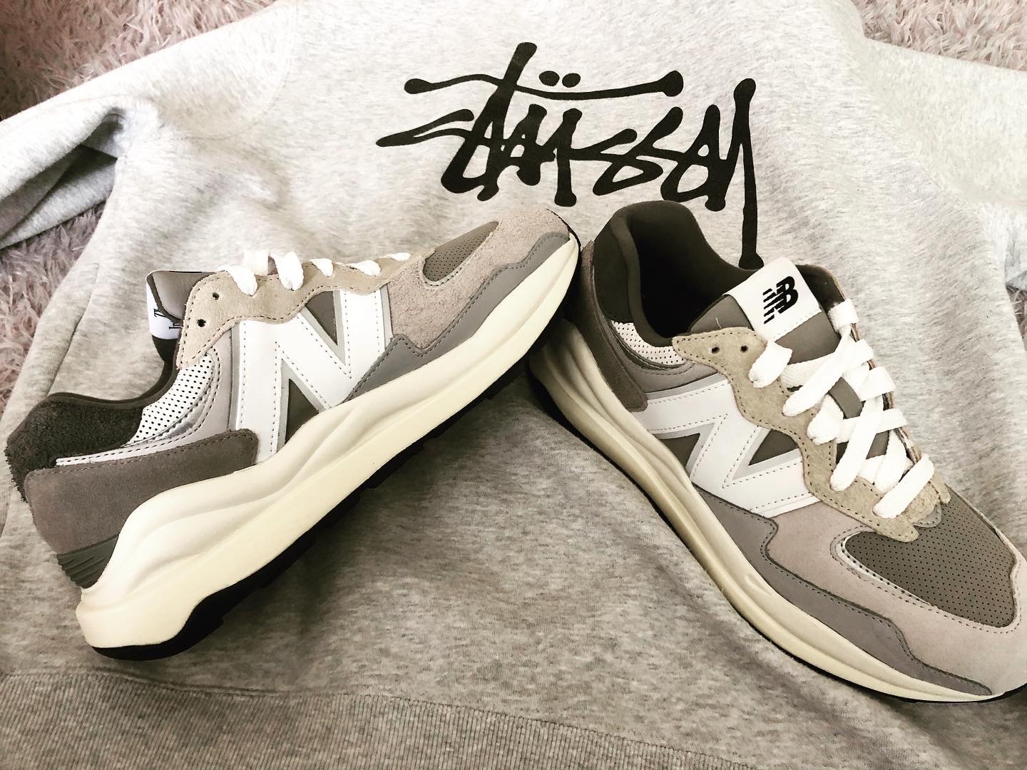 New Balance 5740 Grey 착용 스타일 - 1