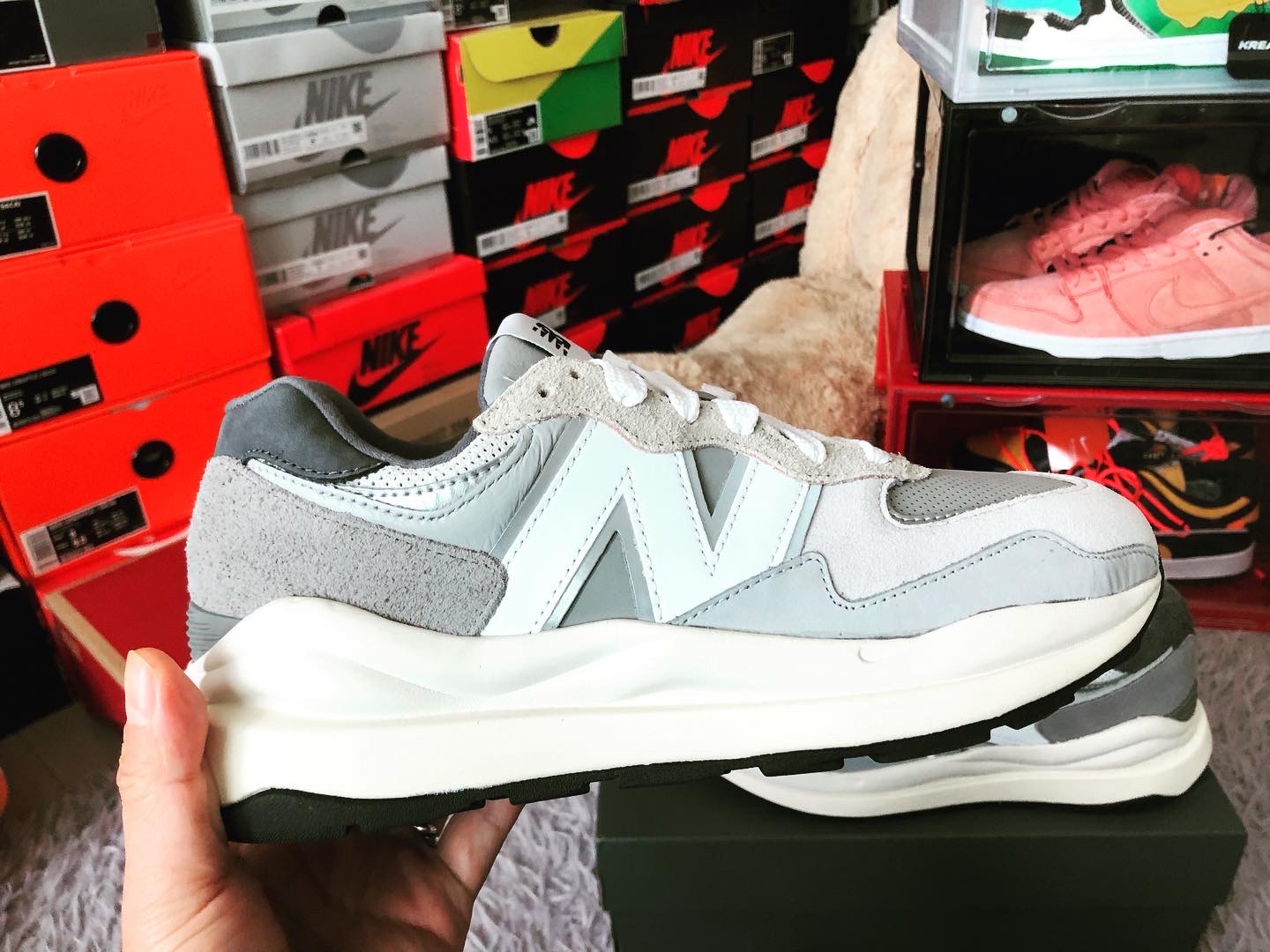 New Balance 5740 Grey 착용 스타일 - 2