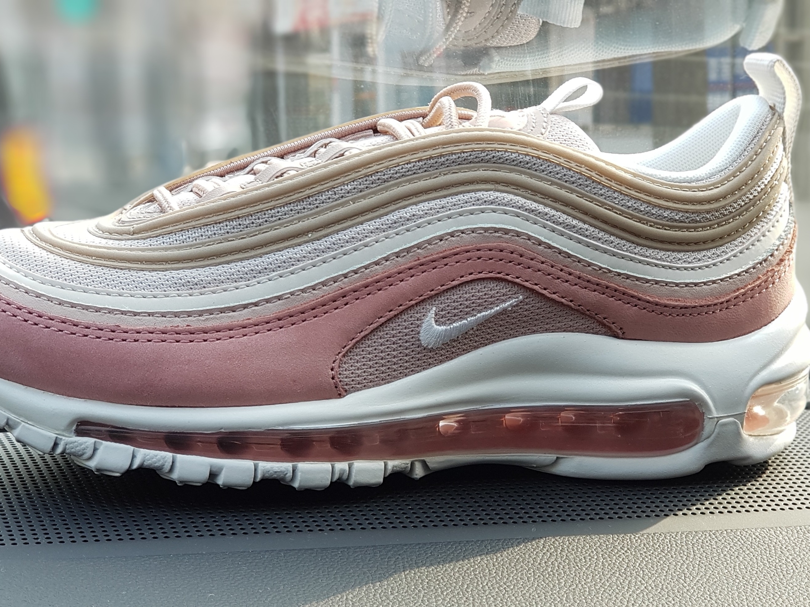 Nike Air Max 97 Particle Beige, Nike Air Max 97 OG Black Volt Asia 착용 스타일 - 1