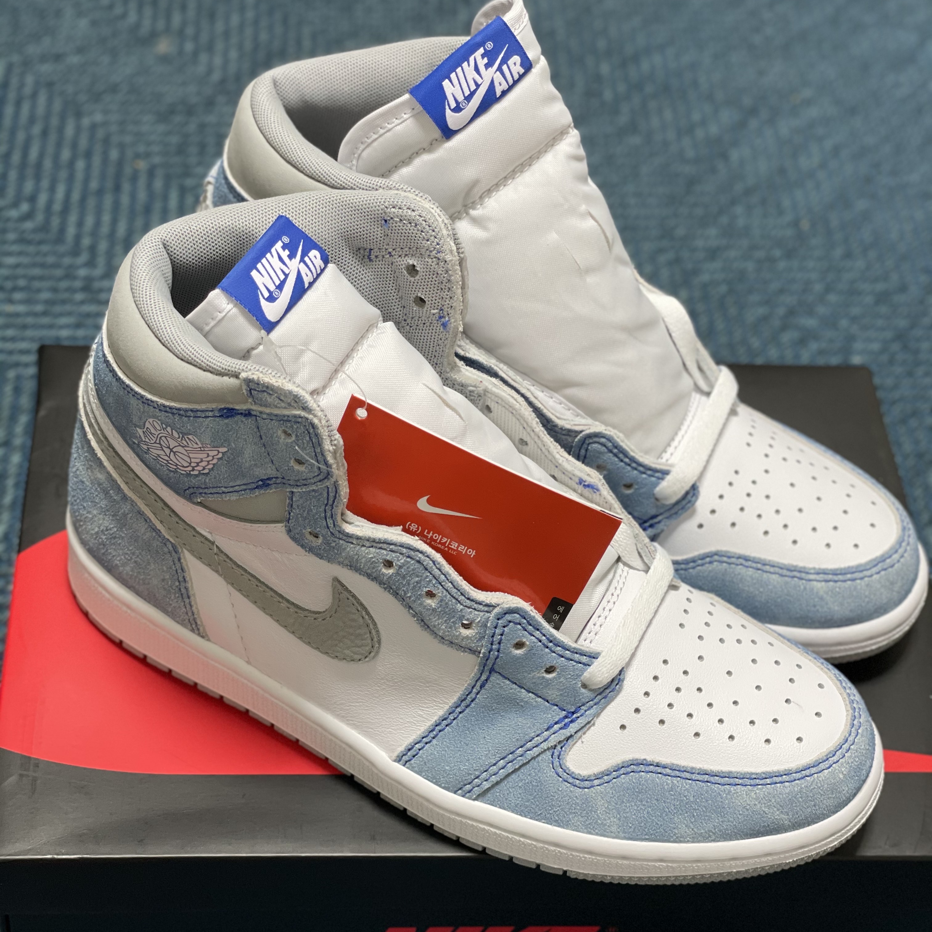 Jordan 1 Retro High OG Hyper Royal 착용 스타일 - 2