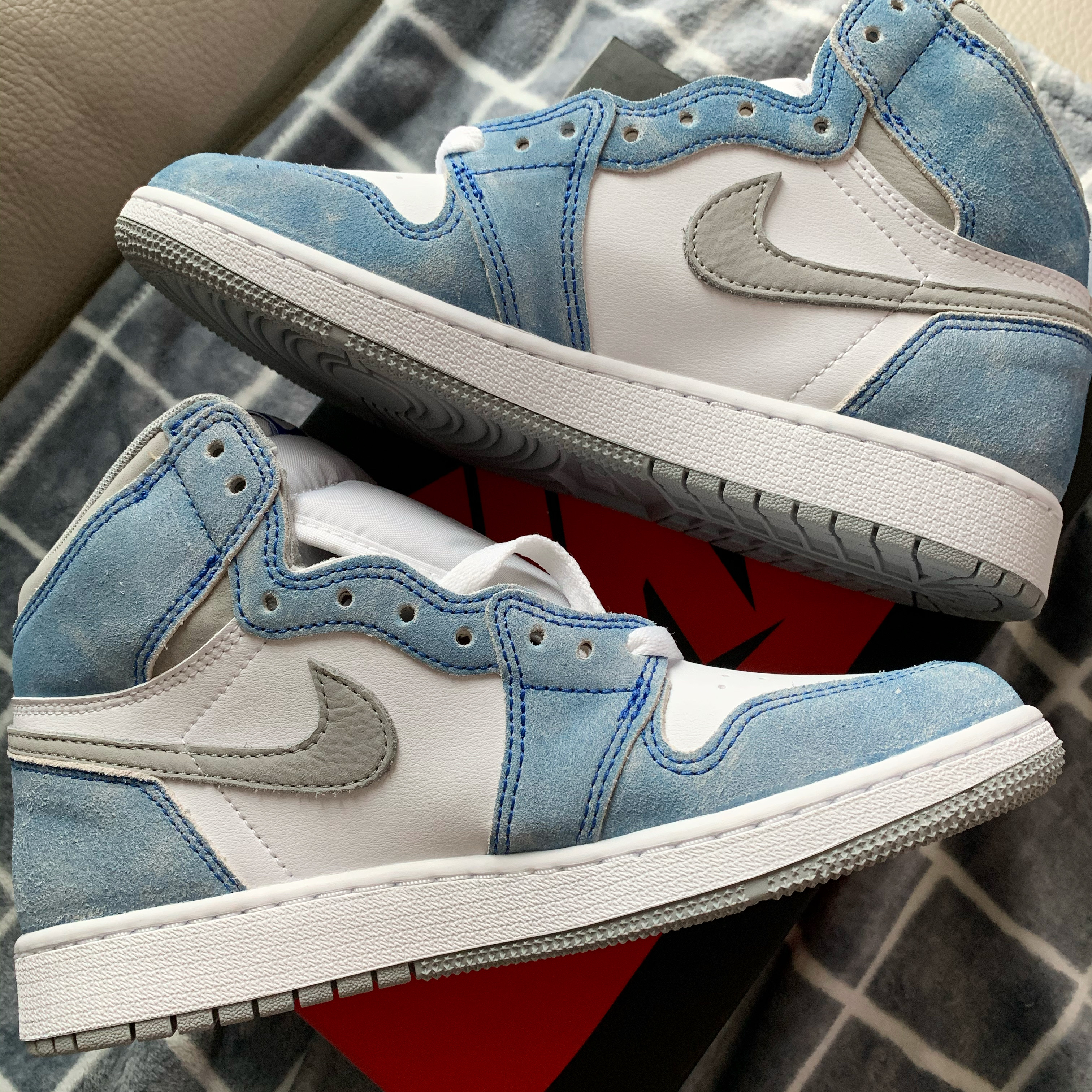 (GS) Jordan 1 Retro High OG Hyper Royal 착용 스타일 - 1