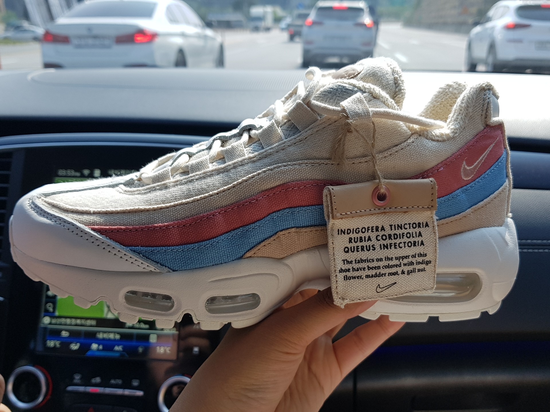 (W) Nike Air Max 95 Plant Color Collection Crimson Tint 착용 스타일 - 1