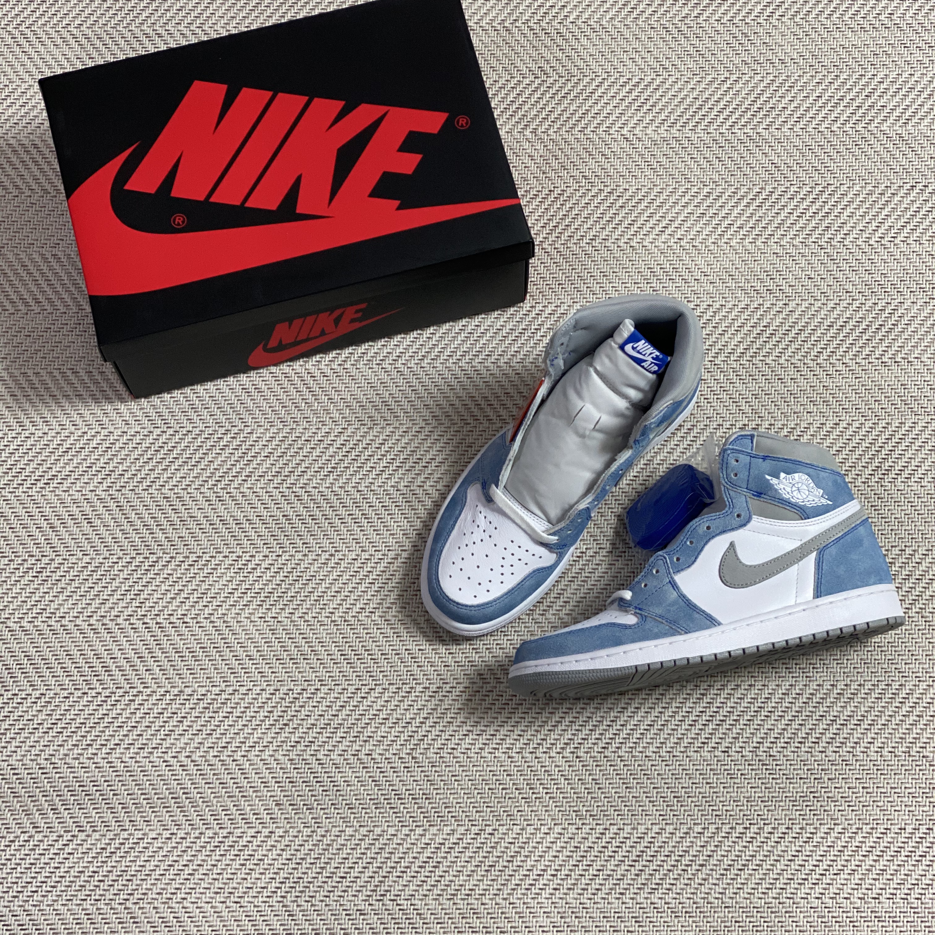 Jordan 1 Retro High OG Hyper Royal, Jordan 1 Retro High OG University Blue 착용 스타일 - 1