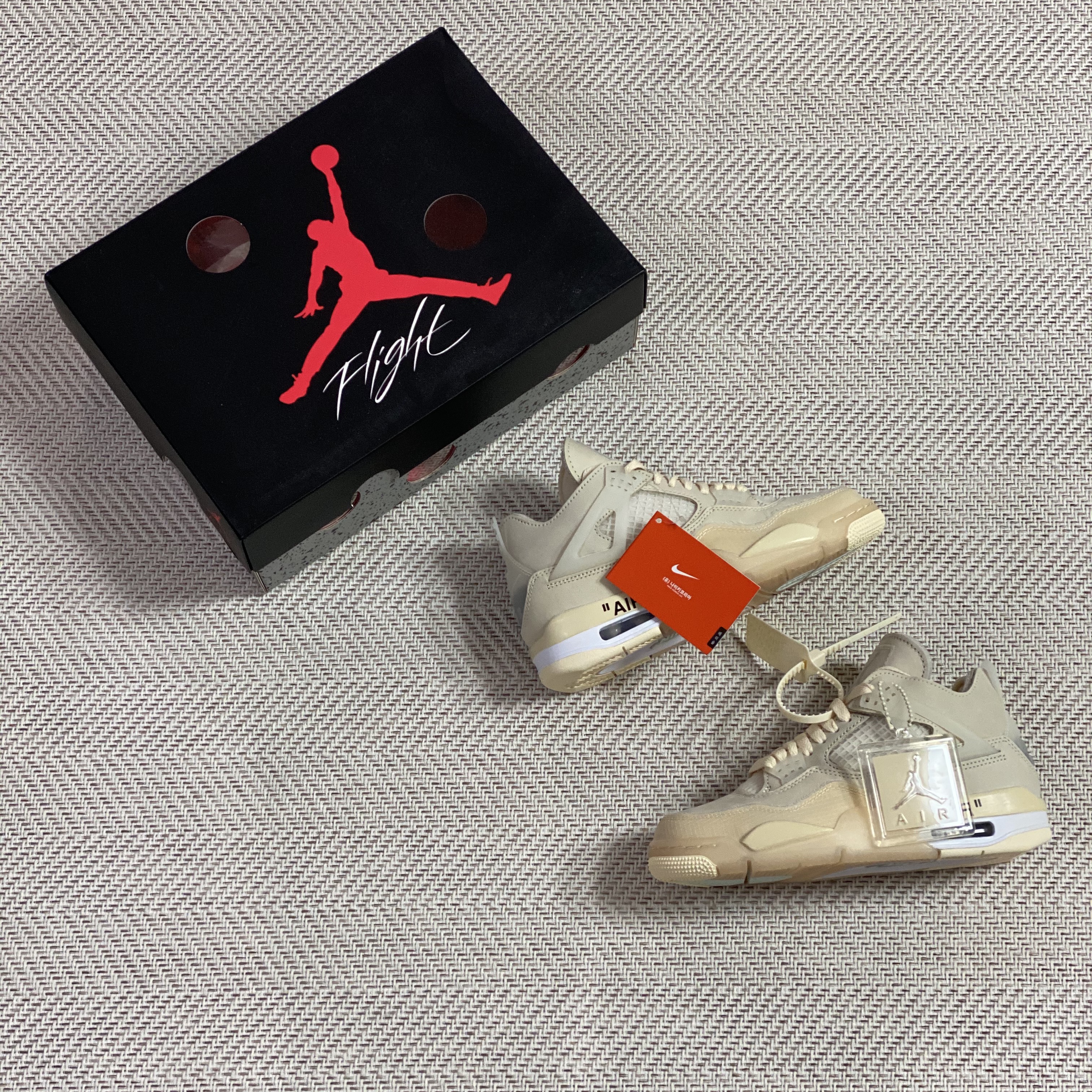 (W) Jordan 4 x Off-White Retro SP Sail 착용 스타일 - 1