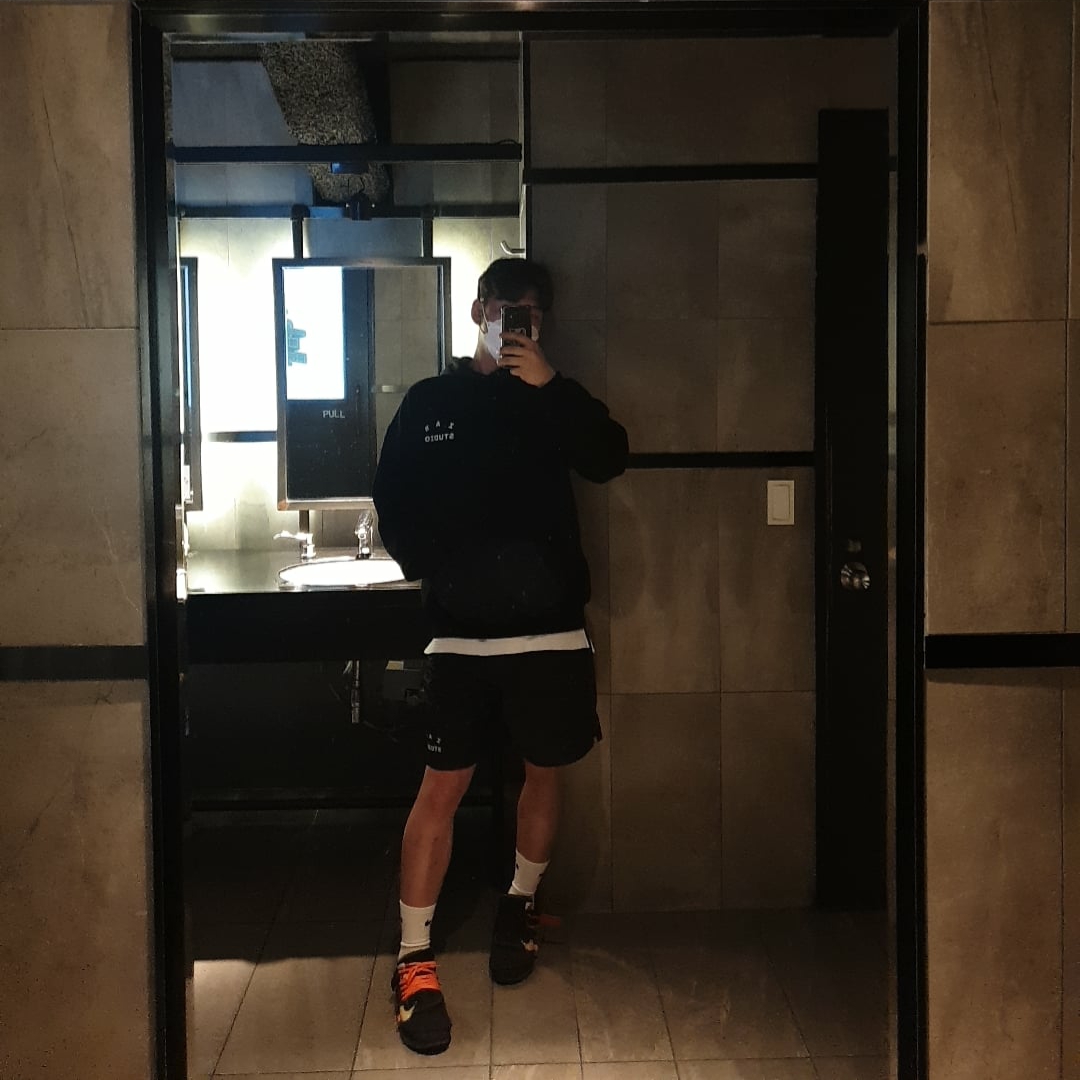 IAB Studio Woven Hoodie Black, IAB Studio Woven Shorts Black 착용 스타일