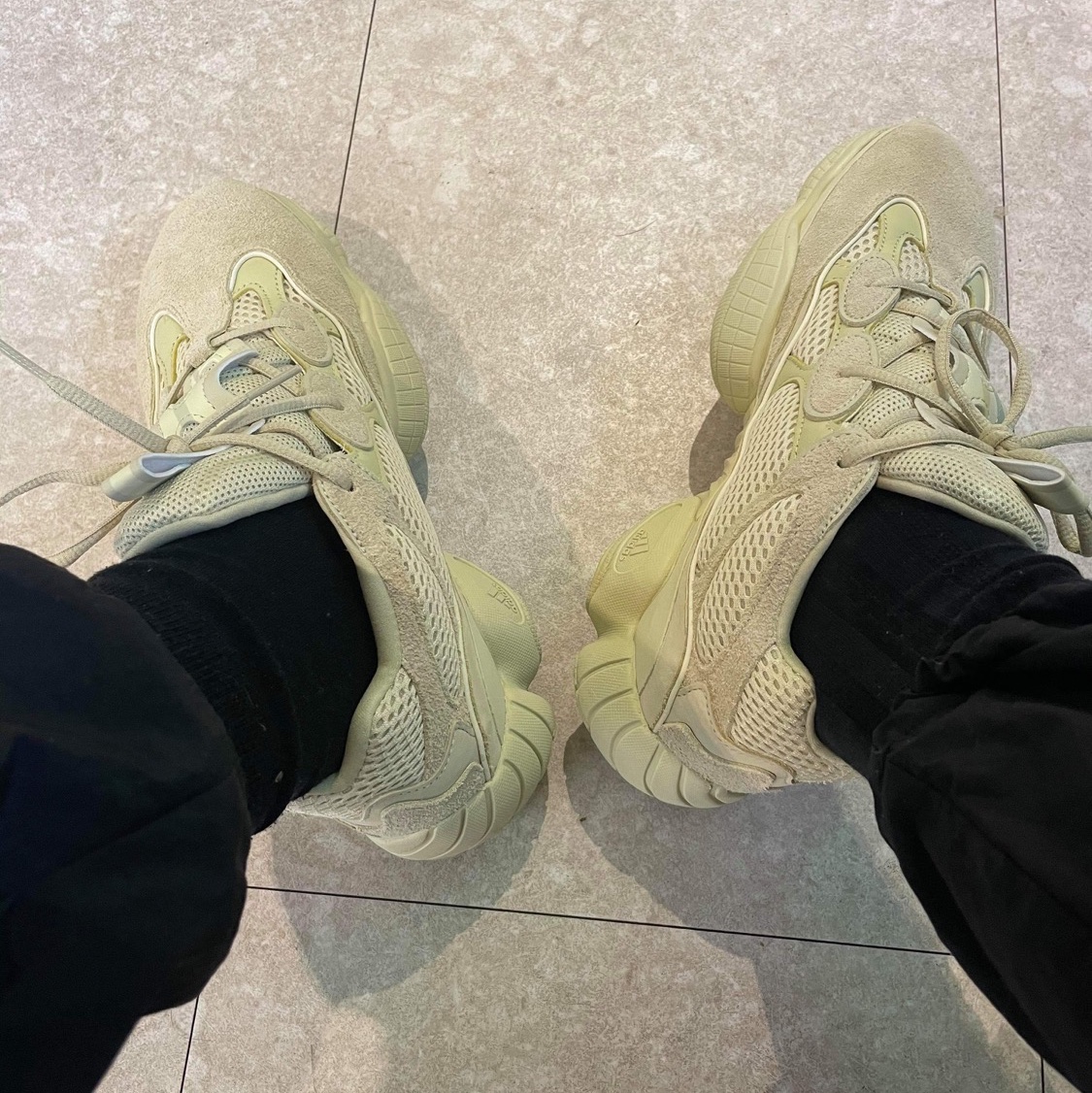 Adidas Yeezy 500 Super Moon Yellow 착용 스타일