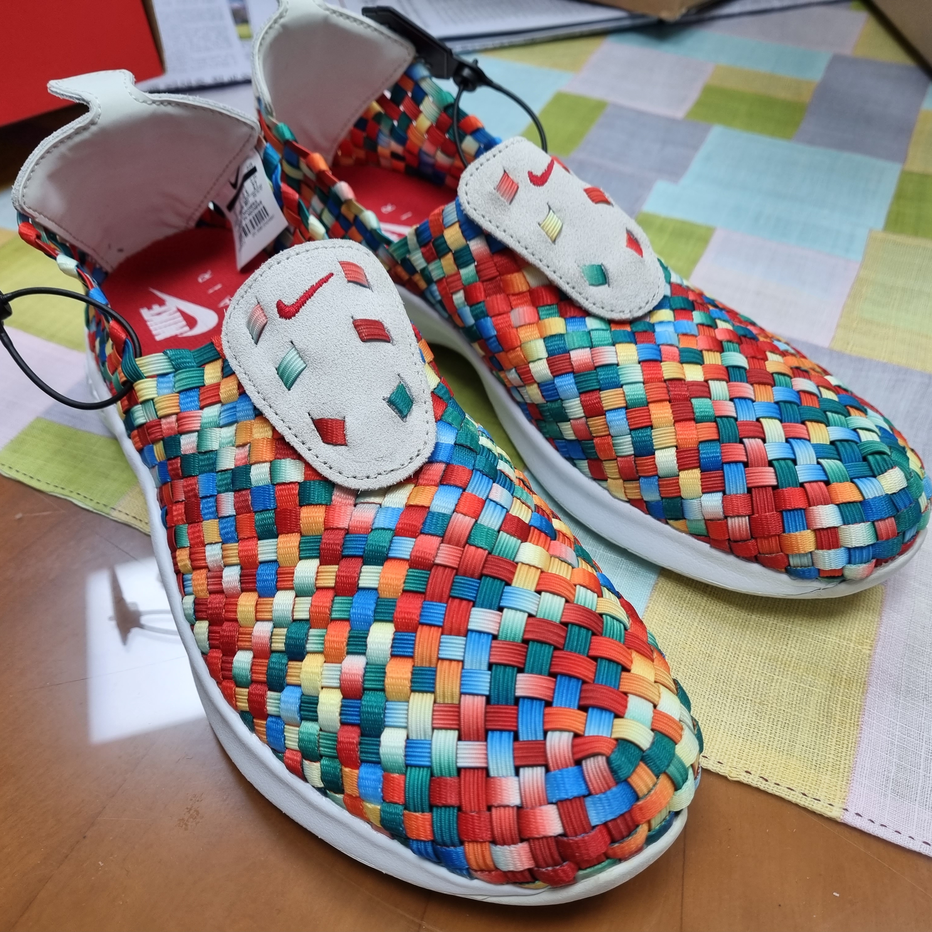 Nike Air Woven Rainbow 2017 착용 스타일