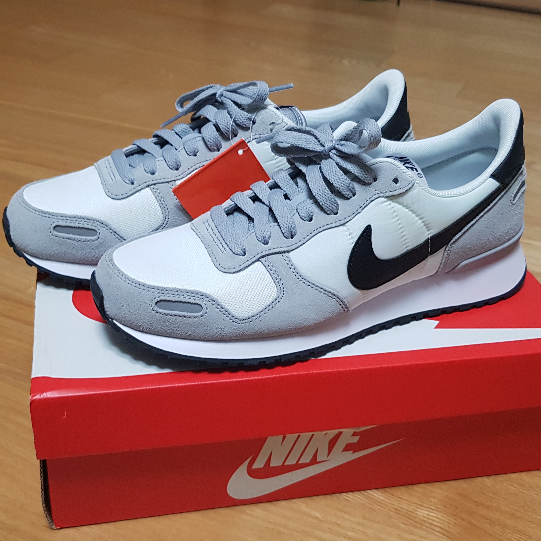 Nike Air Vortex Wolf Grey Black White 착용 스타일