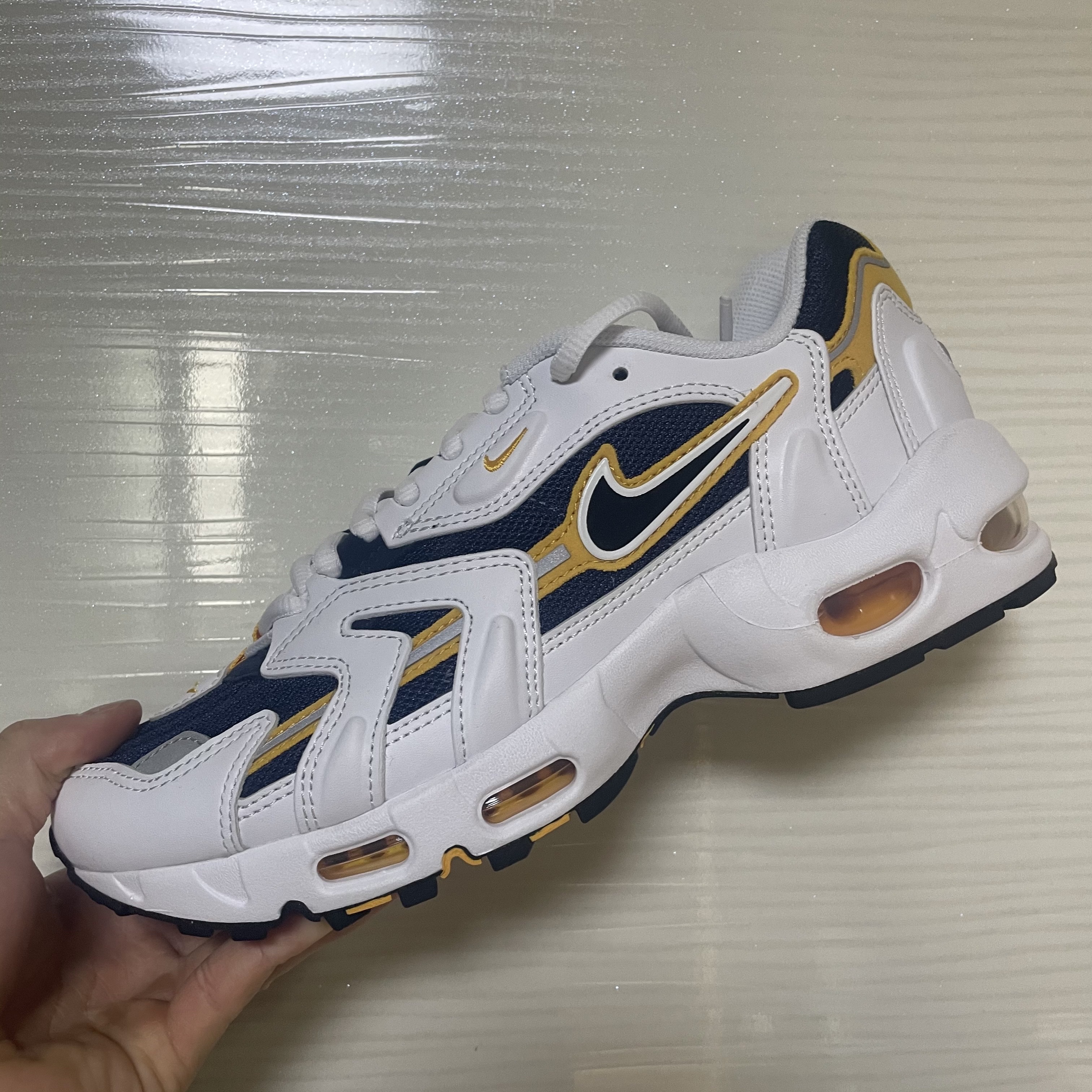 Nike Air Max 96 II Midnight Navy 착용 스타일