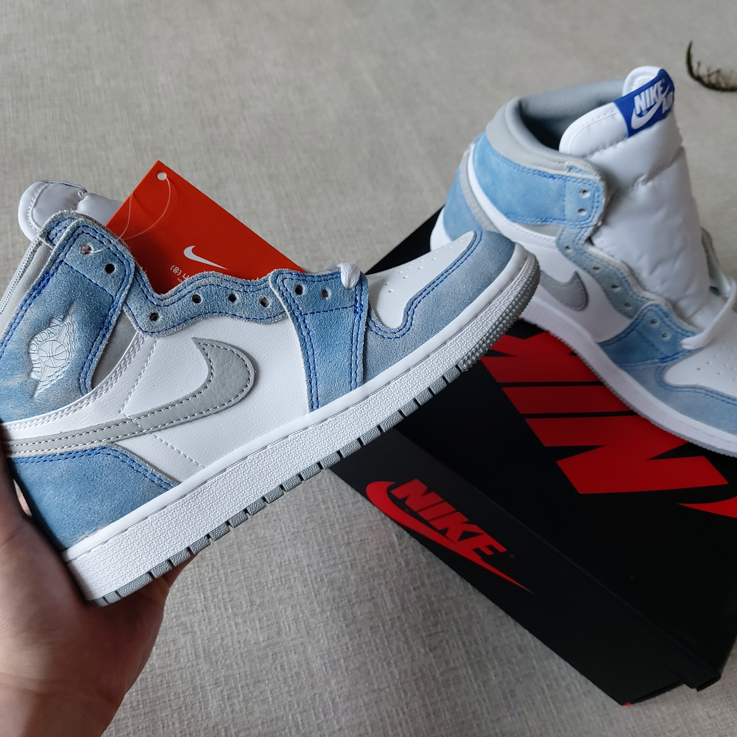 (GS) Jordan 1 Retro High OG Hyper Royal 착용 스타일 - 1