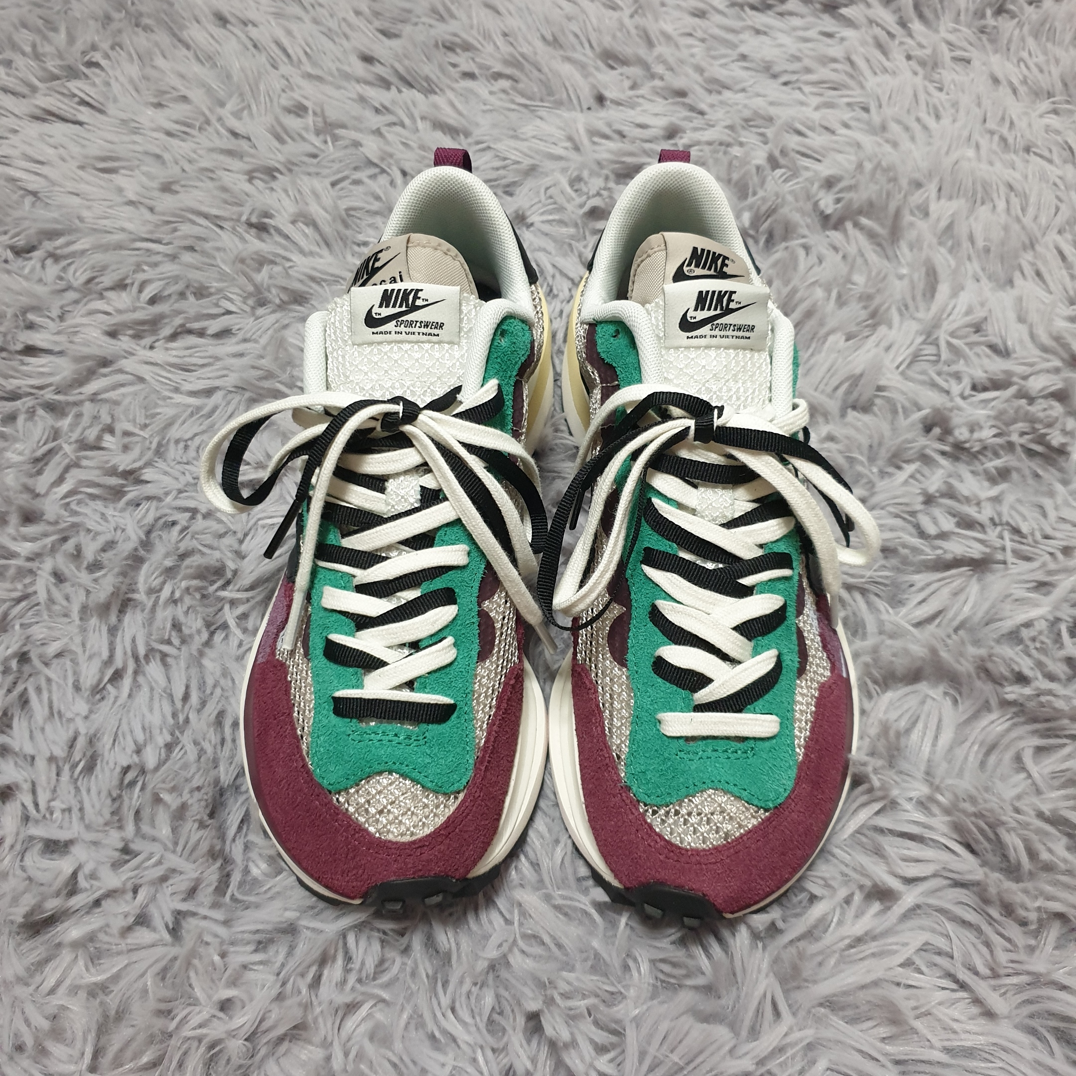 Nike x Sacai VaporWaffle String & Black Villain Red 착용 스타일 - 1