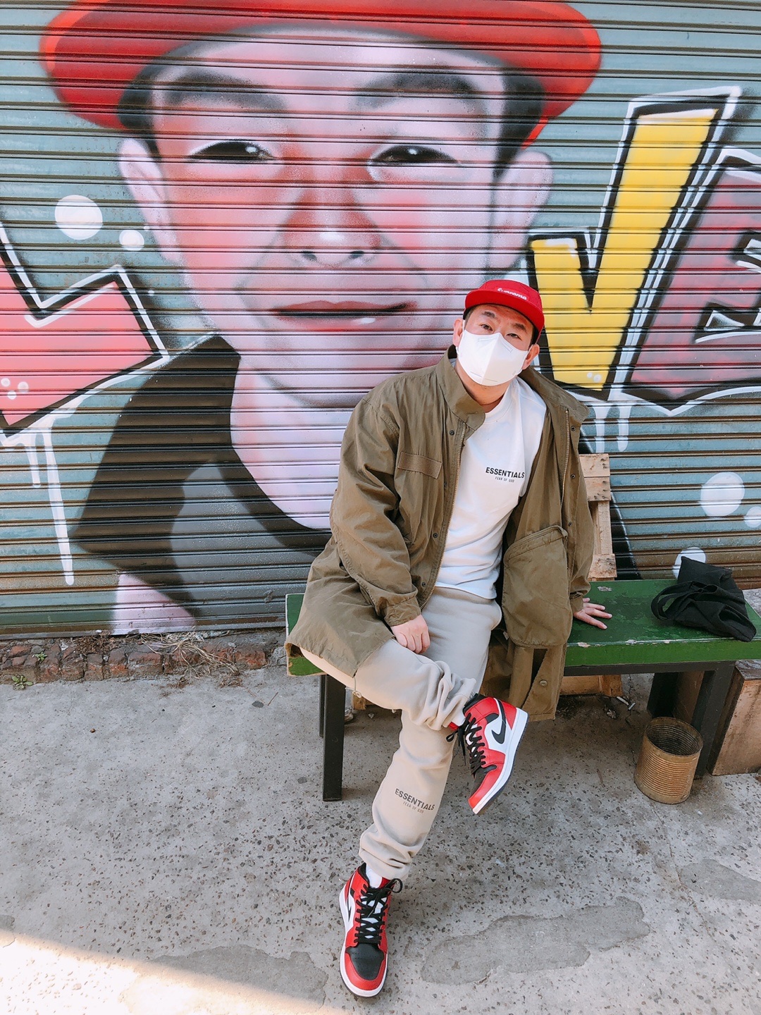 Jordan 1 Mid Chicago Black Toe, Essentials Sweatpants Olive/Khaki - 20FW 착용 스타일
