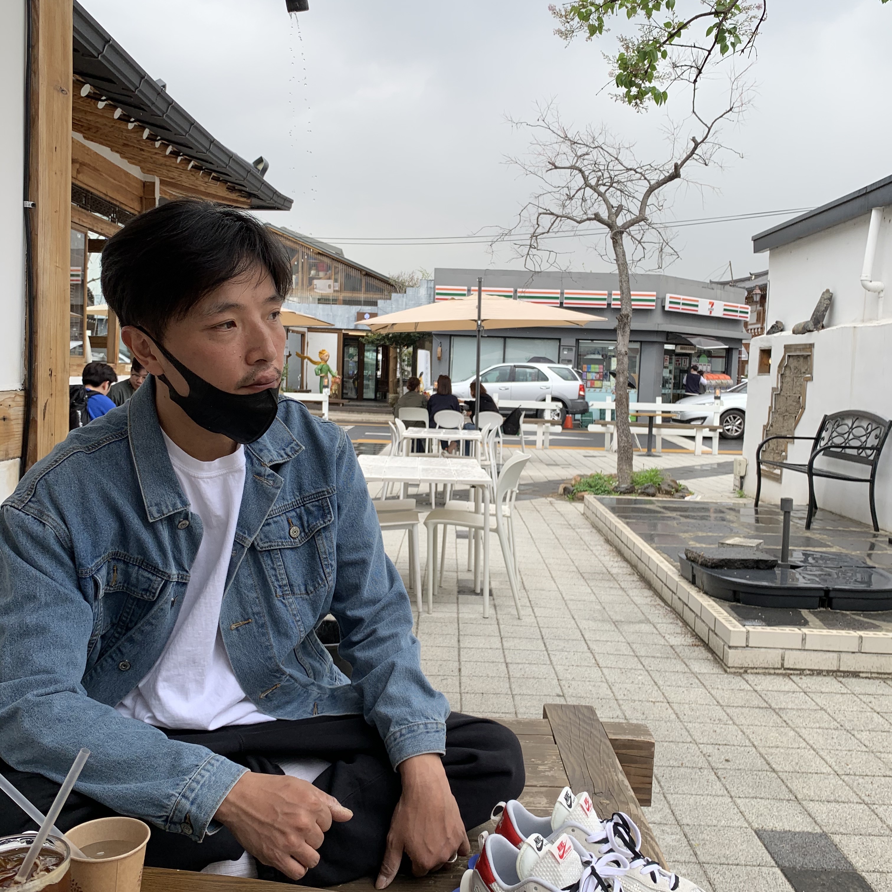 Nike x Sacai VaporWaffle Royal Fuchsia 착용 스타일