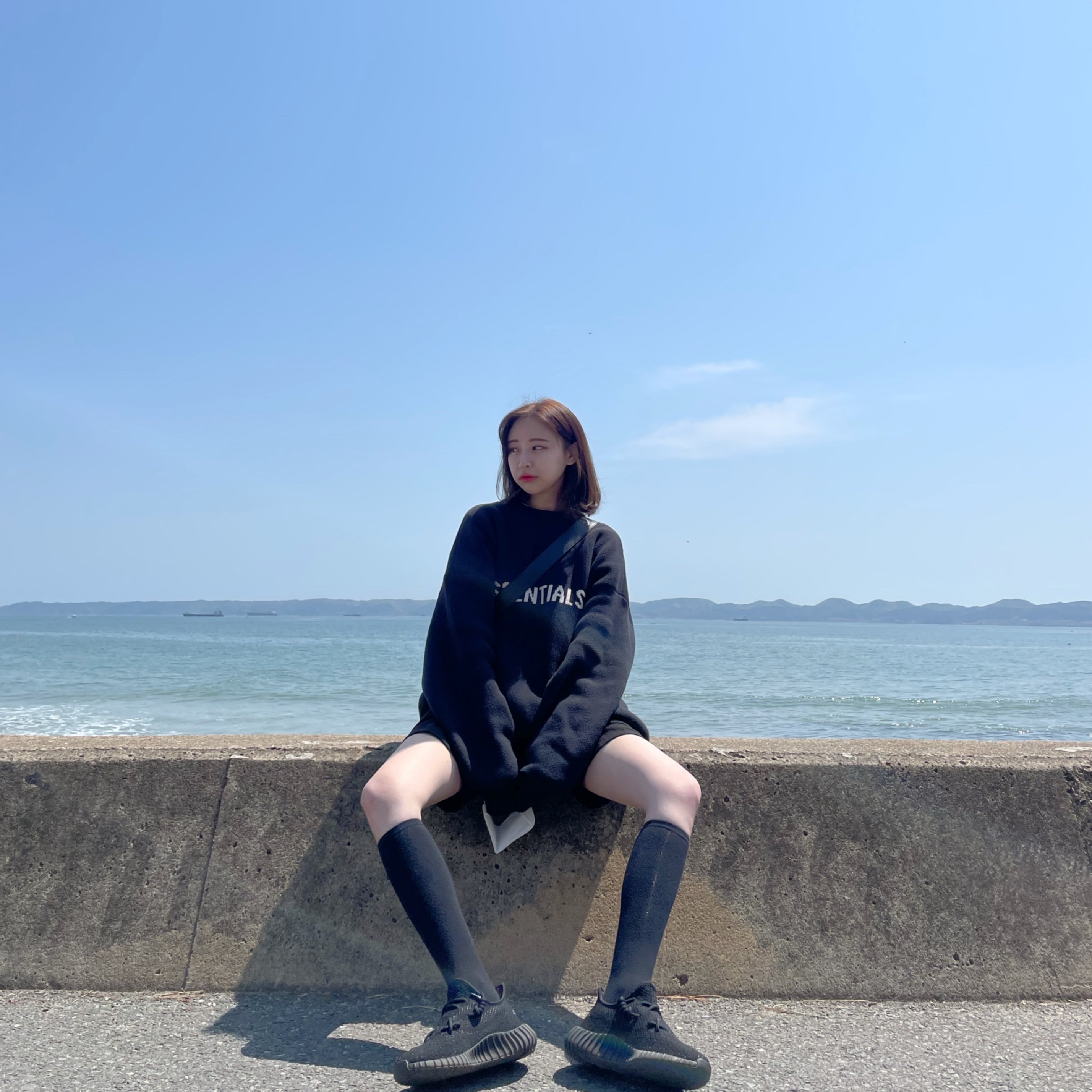 Essentials Knit Sweater Black 2020, Adidas Yeezy Boost 350 V2 Core Black White 2016 착용 스타일 - 4