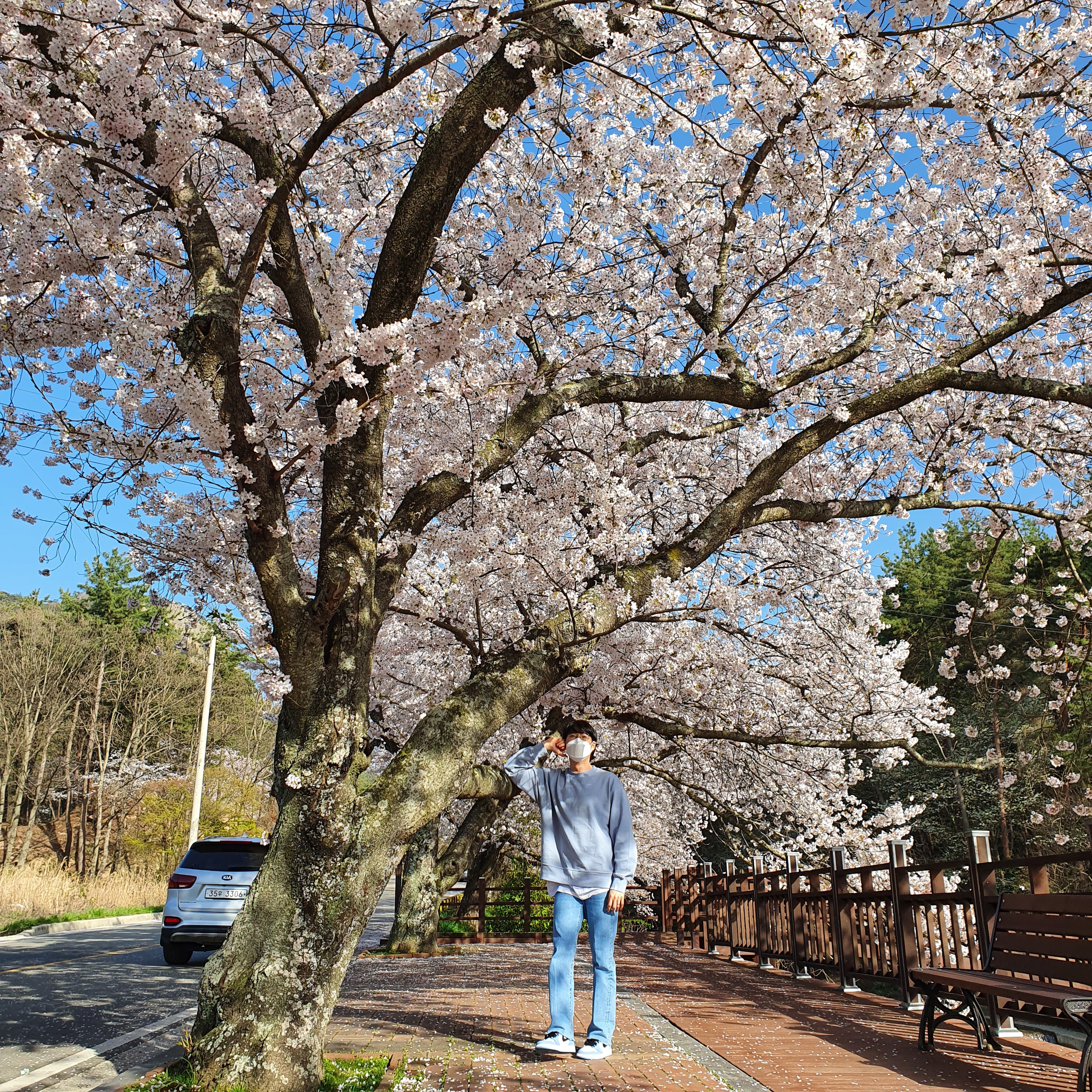 Jordan 1 Retro High OG University Blue 착용 스타일 - 2